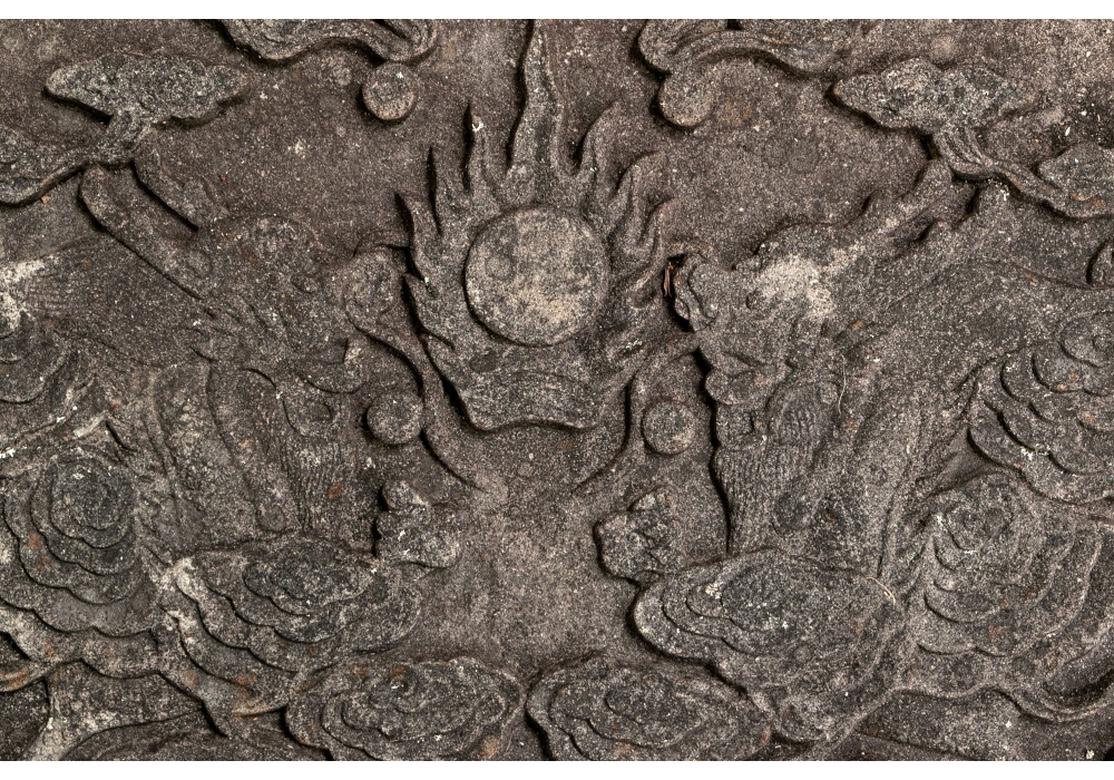Antikes Paar chinesischer geschnitzter Stein-Gartentafeln mit Drachen im Angebot 1