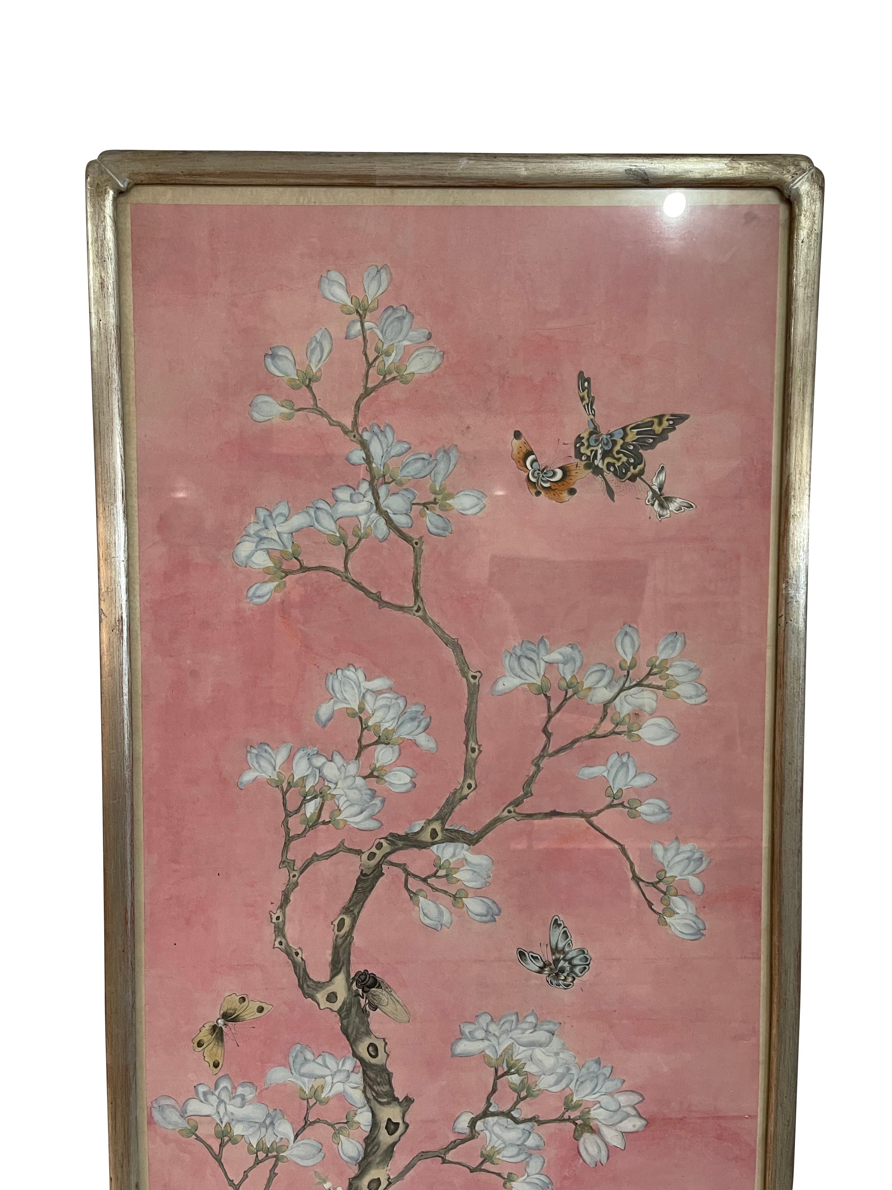 Ancienne paire d'aquarelles chinoises roses botaniques en bois de chien dans des cadres en argent  en vente 2