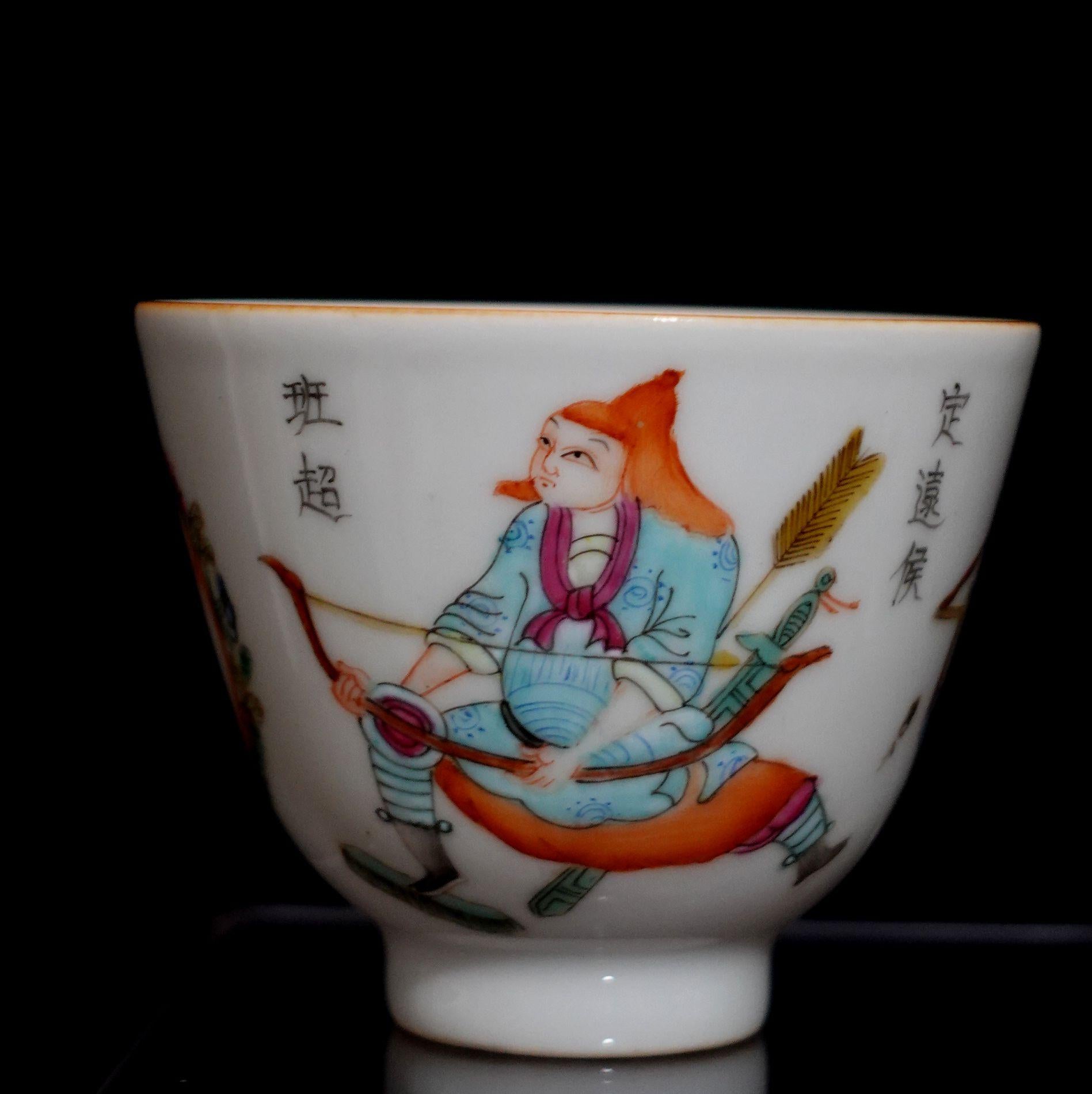 Antikes Paar chinesischer Famille-Rose-Teller aus Porzellan im Angebot 1