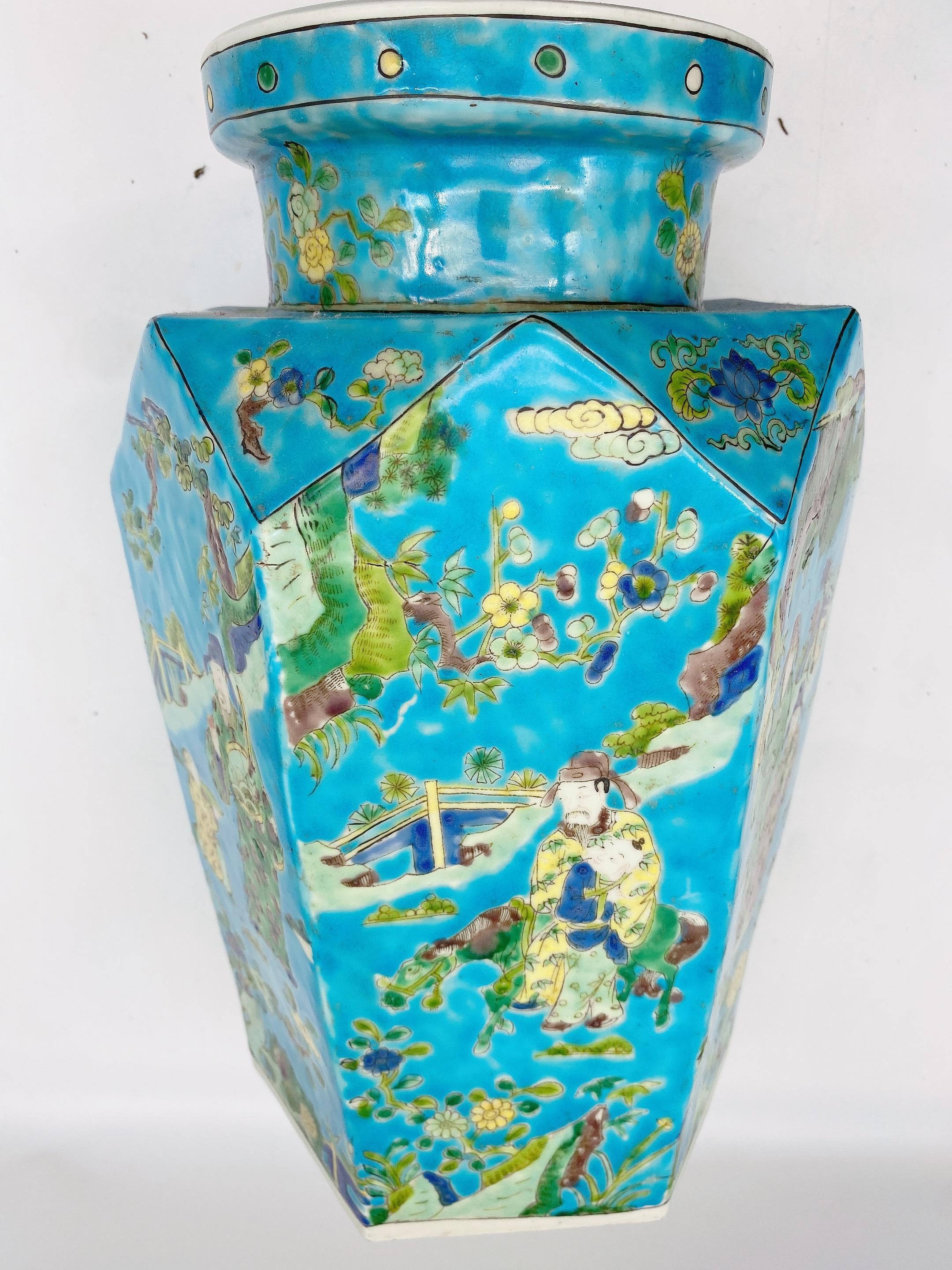 Antique Pair of Chinese Porcelain Vases For Sale 7