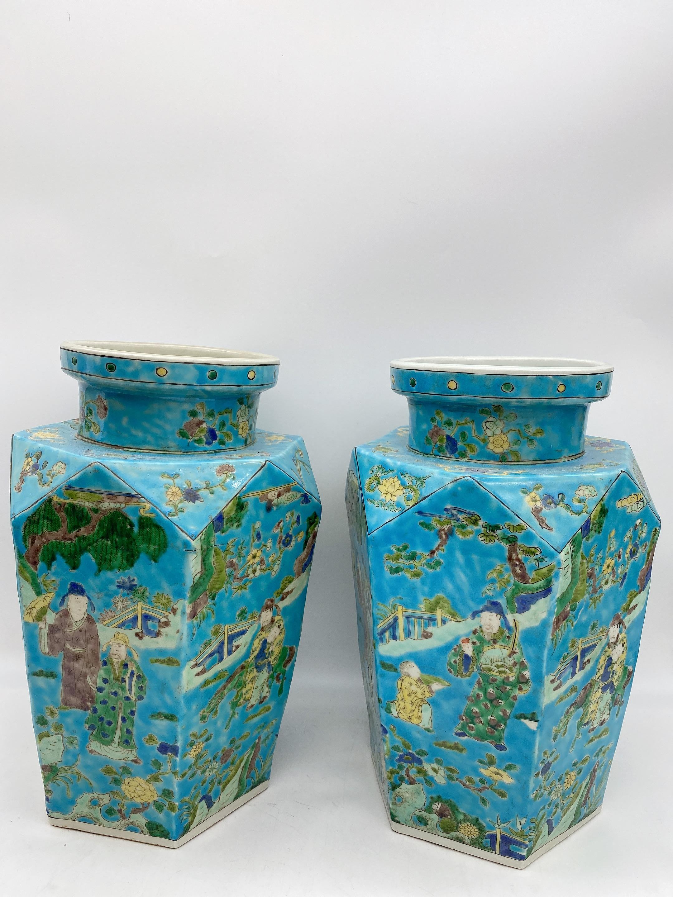 A pair of antique Chinese porcelain vases with very beautiful hand paint. Excellent condition, measures: 12” x 8 '', the mouth of the vase is 5.5'', the bottom of the vase is 6.5, see carefully more pictures.