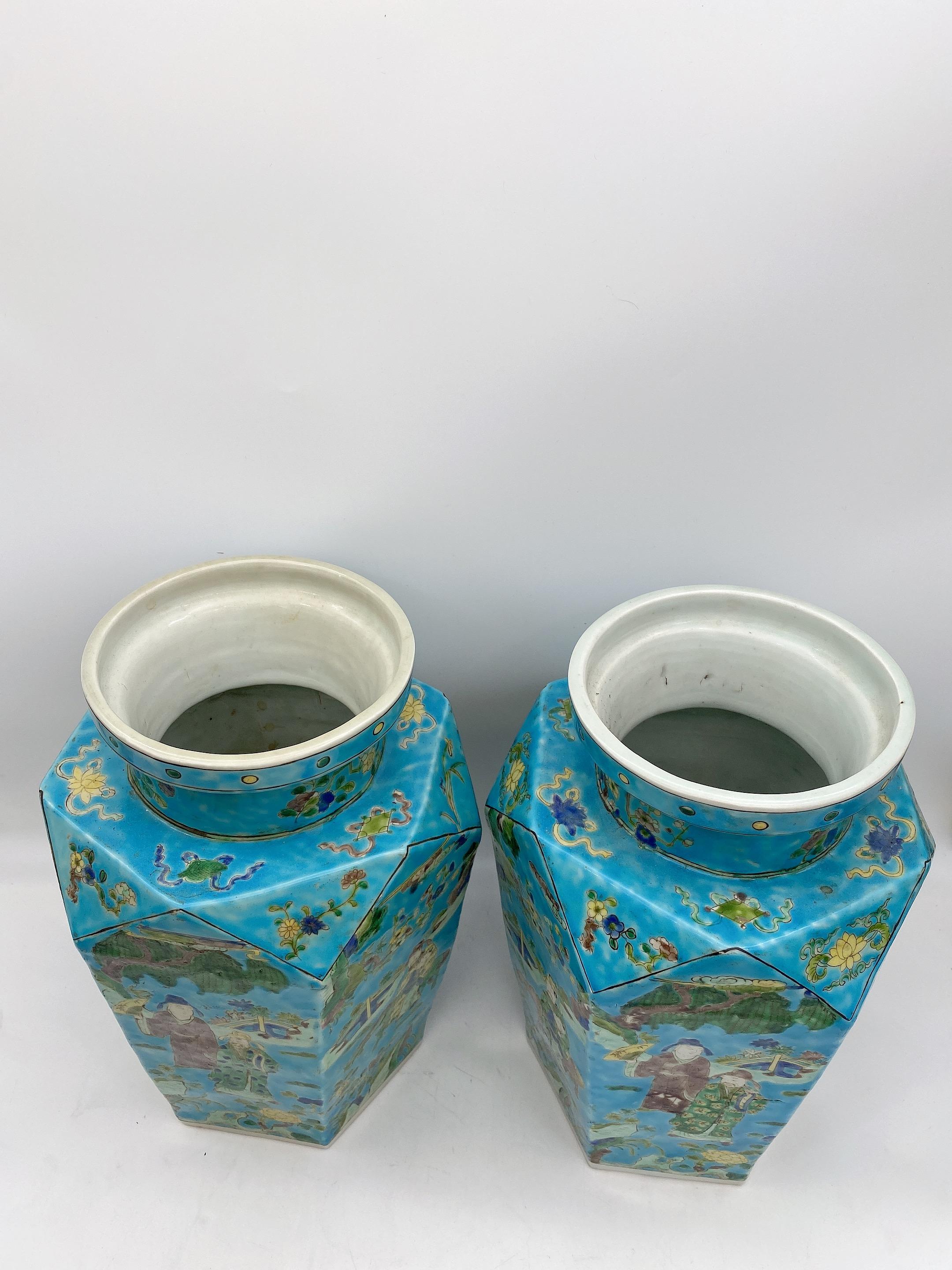 Qing Antique Pair of Chinese Porcelain Vases For Sale