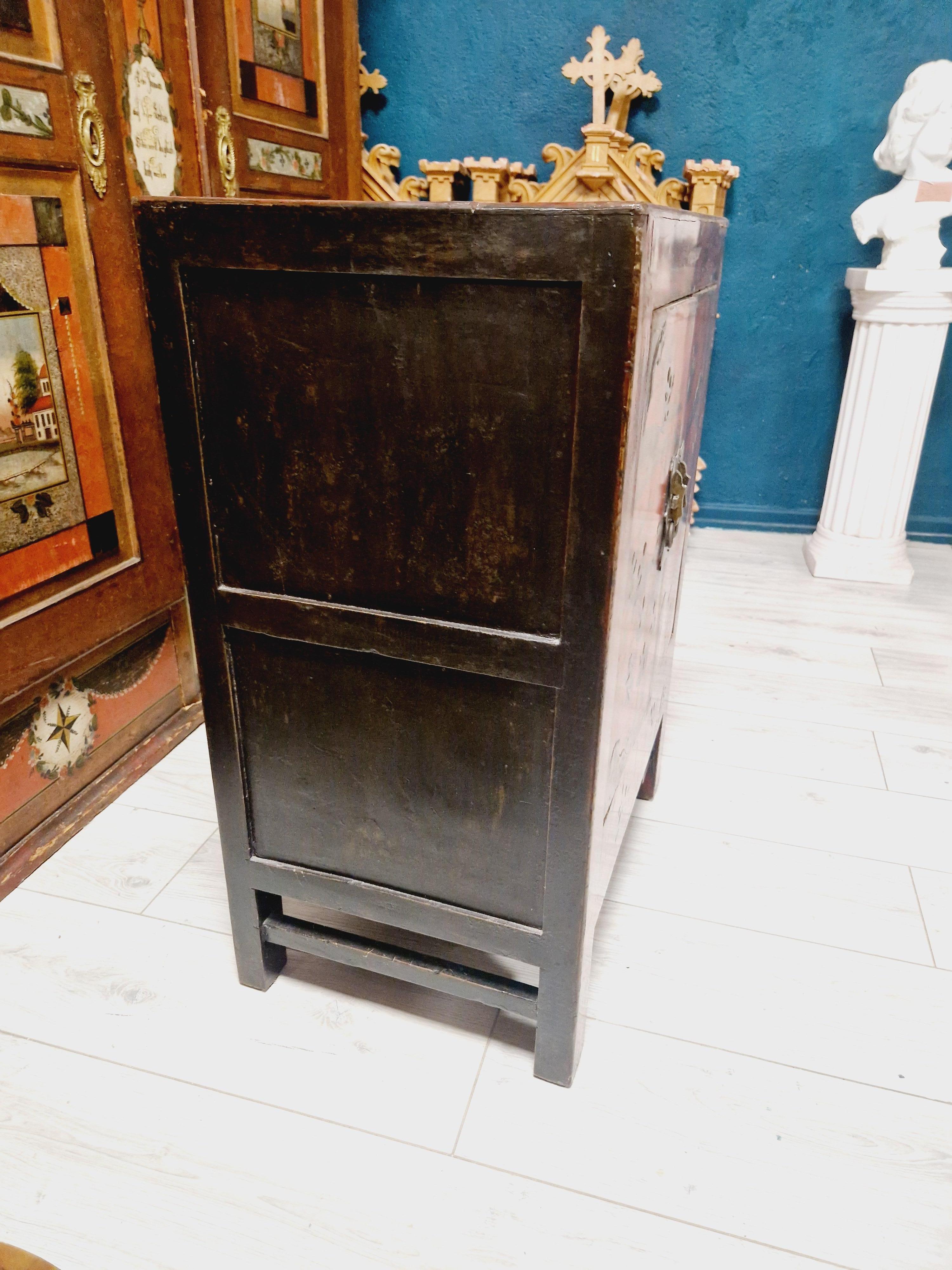 Antique Pair of Chinese Qing Dynasty Nightstands 7