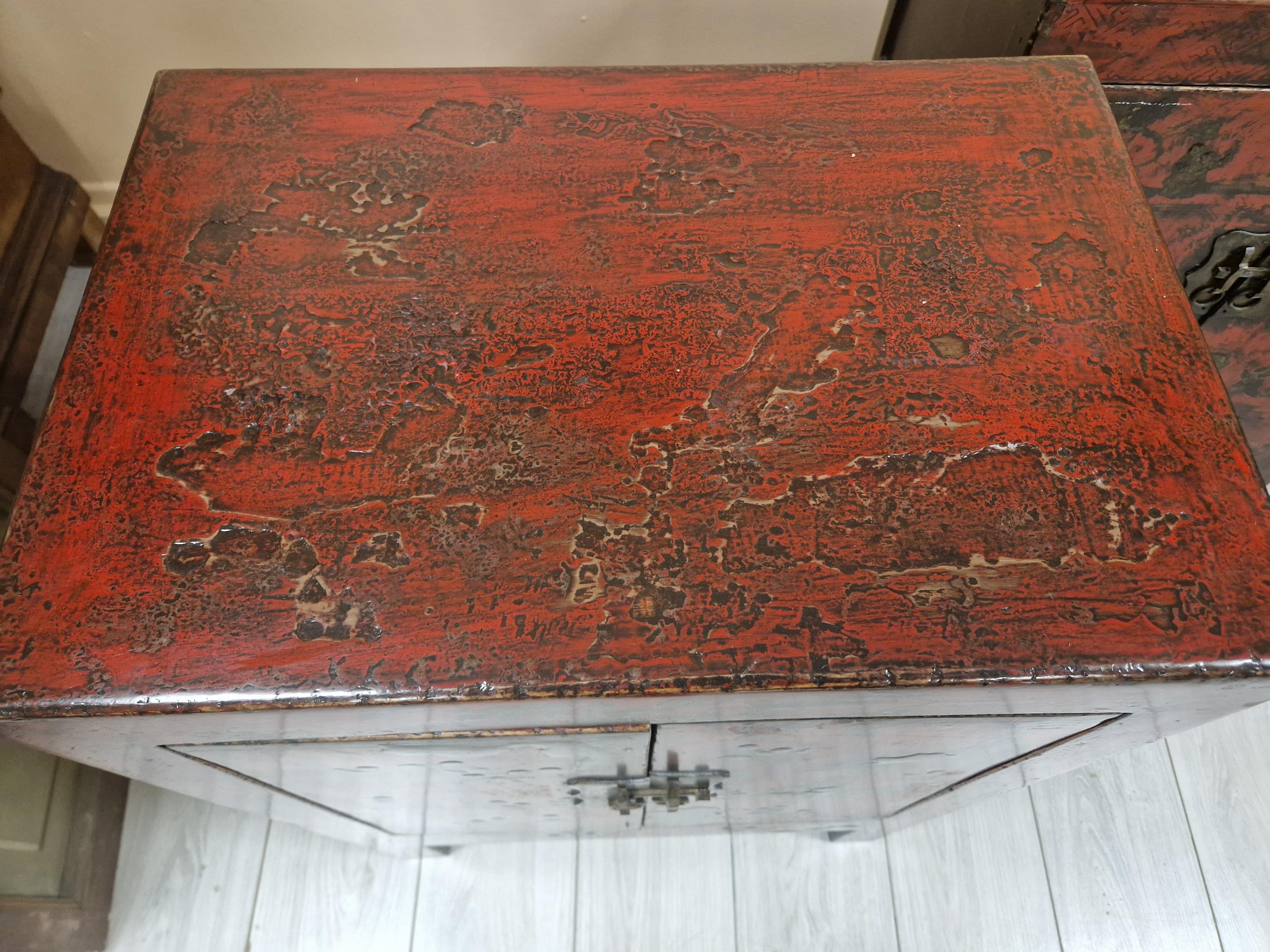 Wood Antique Pair of Chinese Qing Dynasty Nightstands