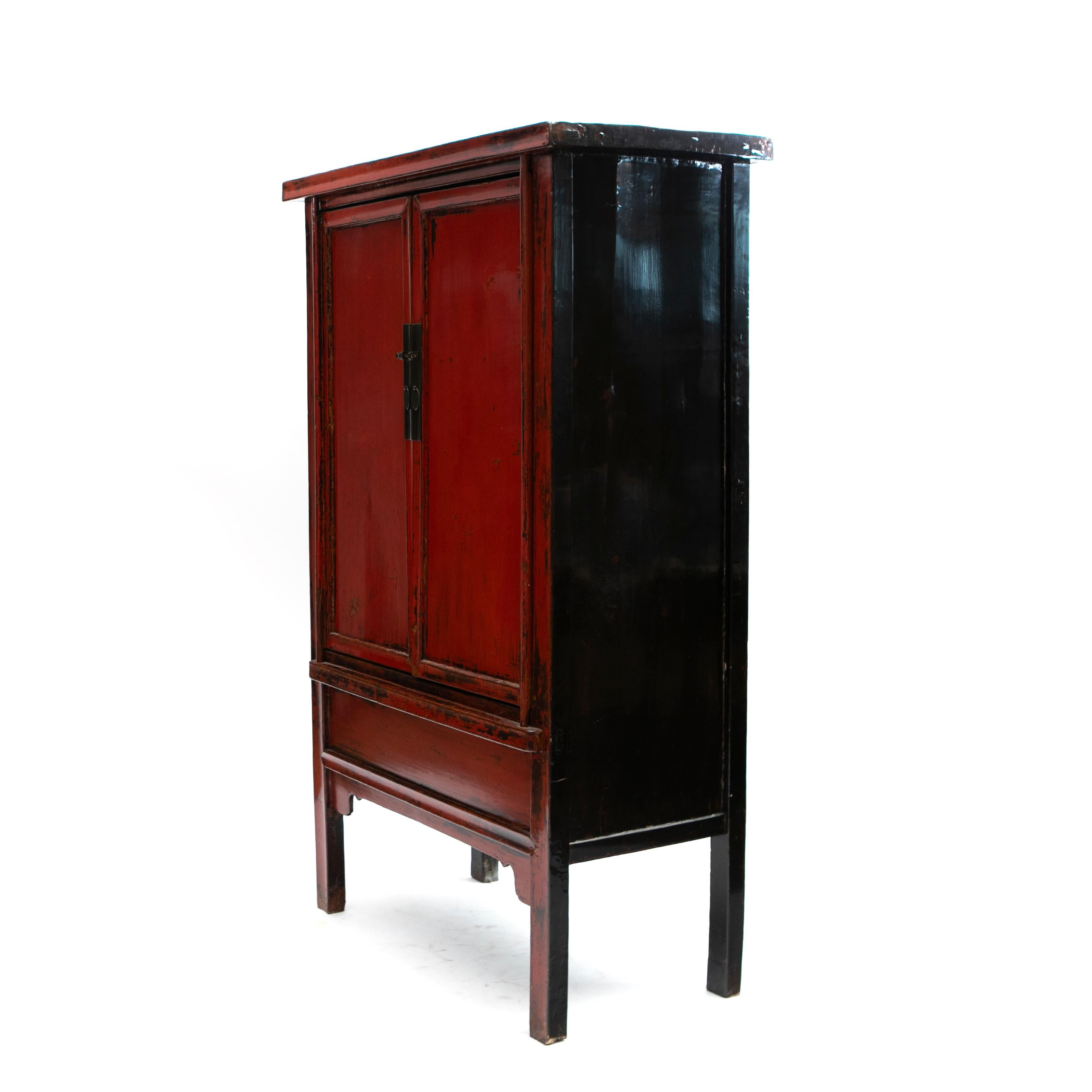 19th Century Pair of Chinese Red and Black Lacquer Cabinets For Sale