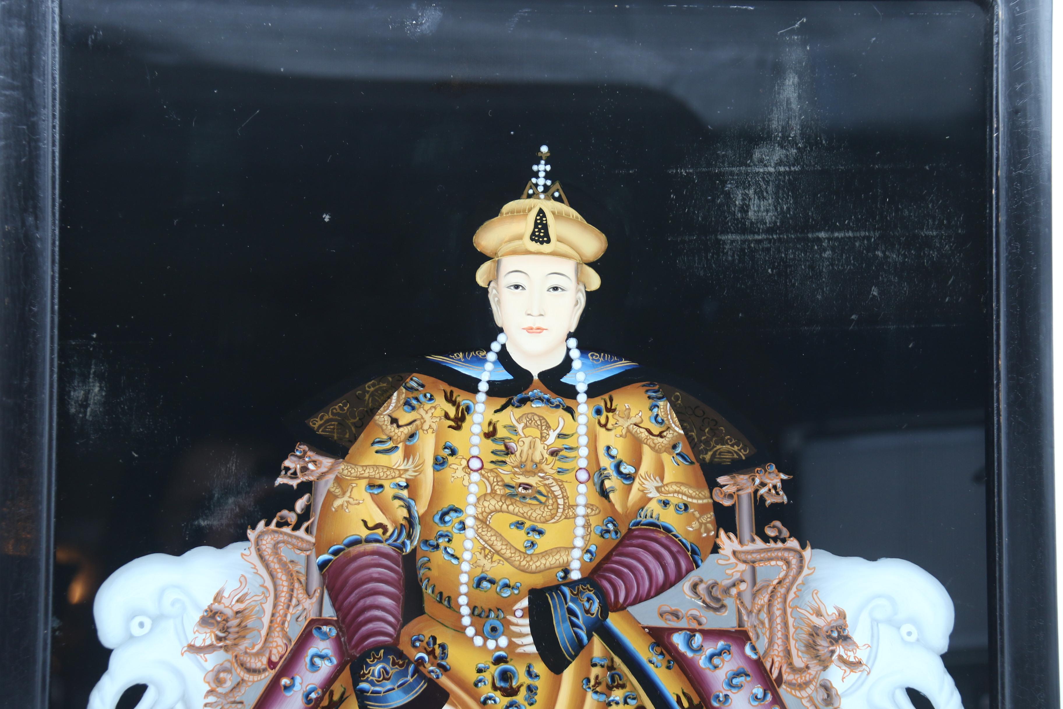 Ancienne paire de tableaux chinois peints à l'envers, l'empereur et l'impératrice C 1920 en vente 4