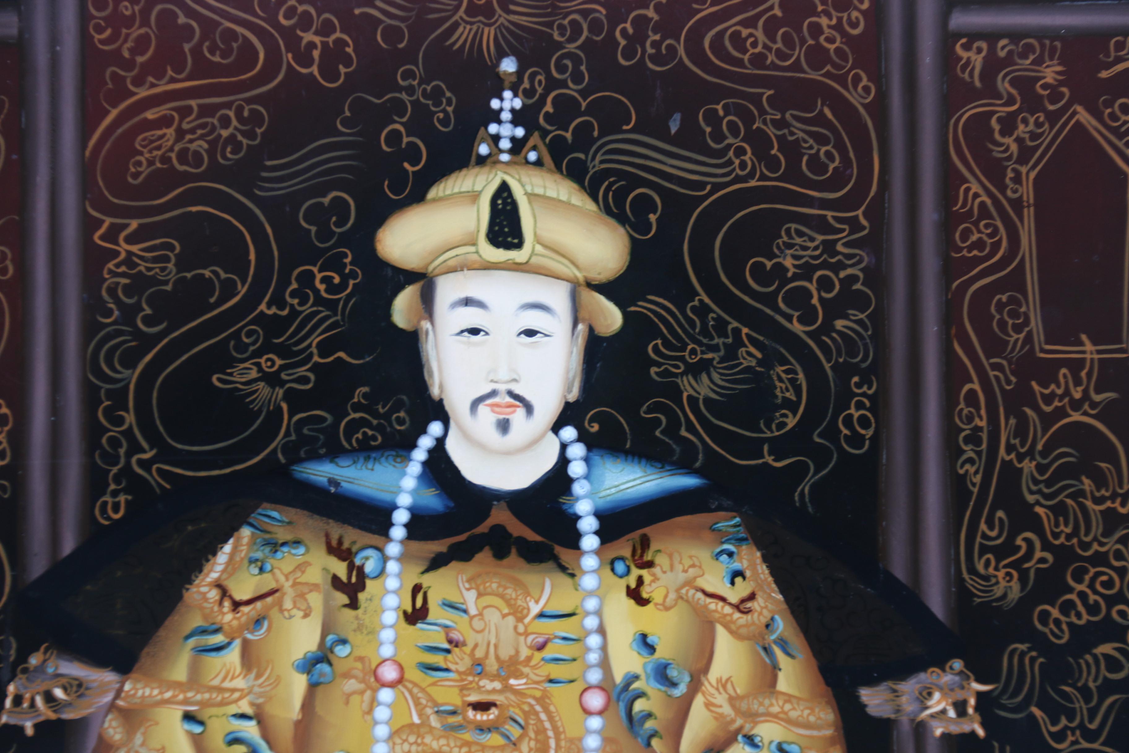 Ancienne paire de tableaux chinois peints à l'envers, l'empereur et l'impératrice C 1920 Bon état - En vente à Central England, GB