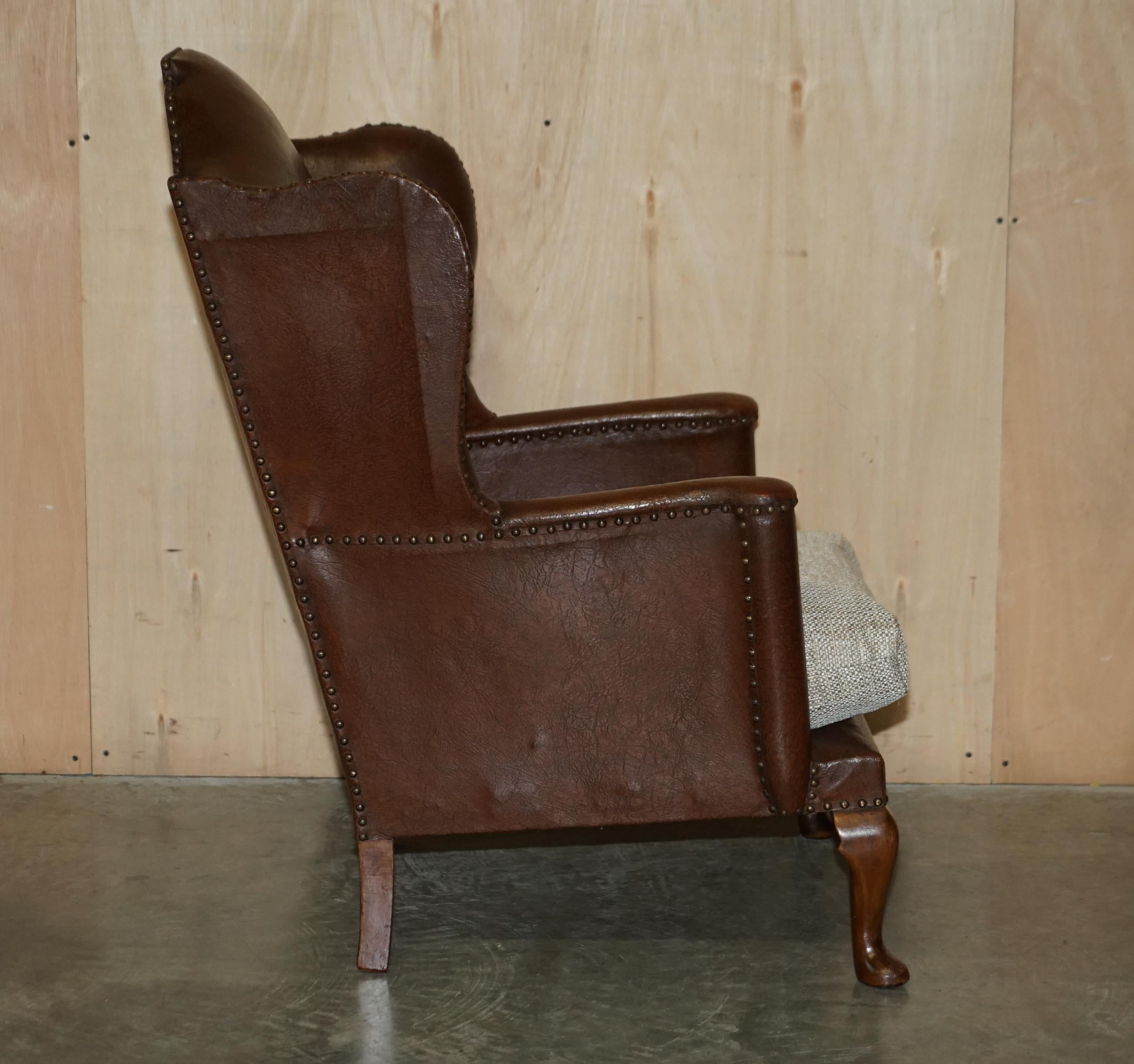 Antiquité - Paire de fauteuils à dossier arrière à pieds sculptés William Morris, circa 1880 en vente 7
