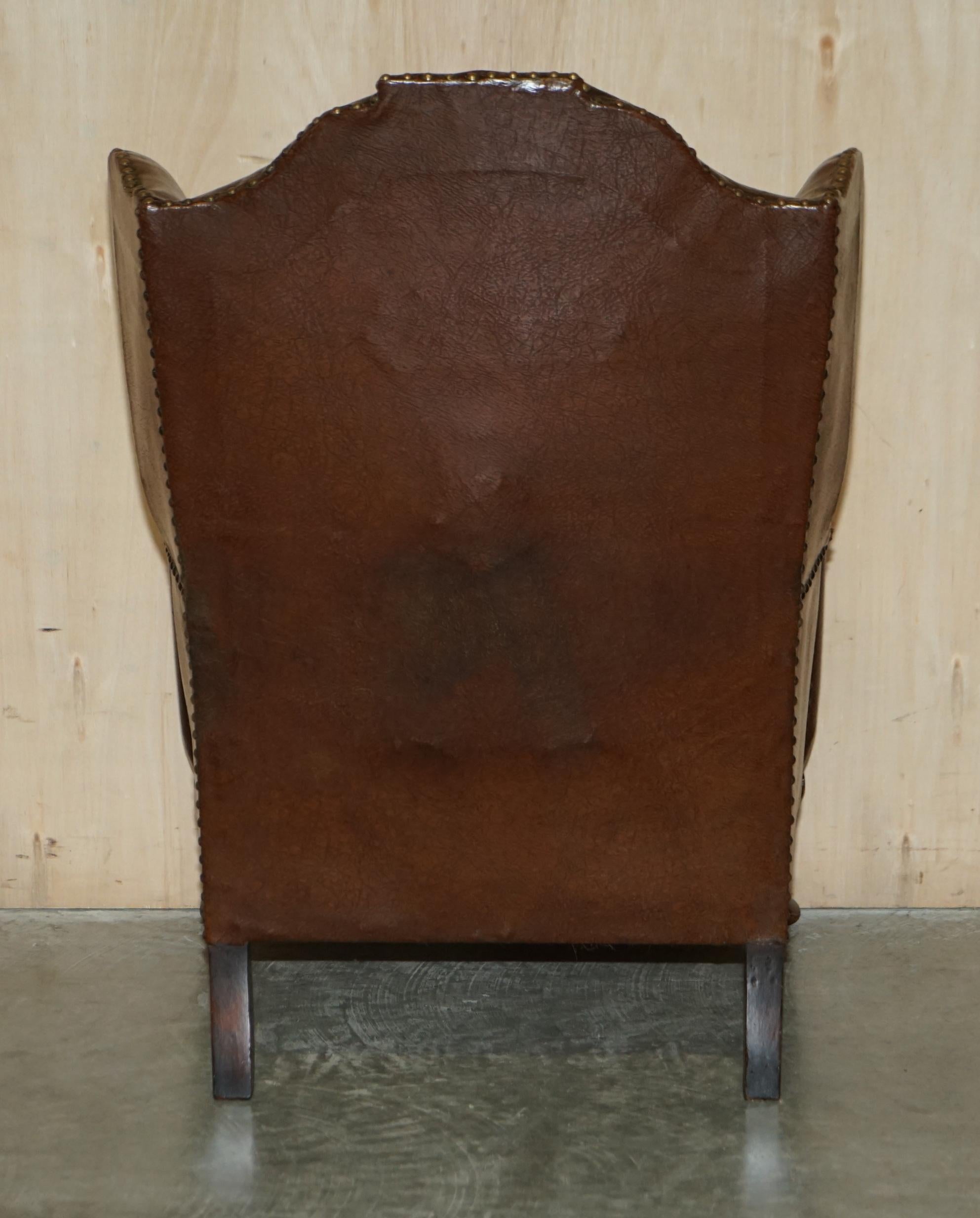 Antiquité - Paire de fauteuils à dossier arrière à pieds sculptés William Morris, circa 1880 en vente 13