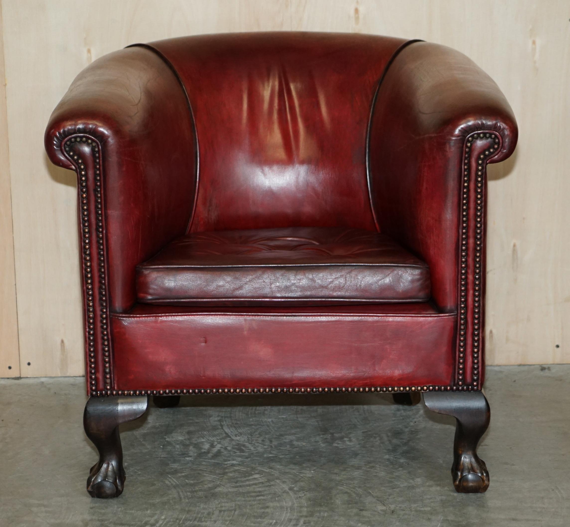 Late Victorian Antique Pair of Claw & Ball Feet Leather Club Tub Armchairs Chippendale Cushions For Sale