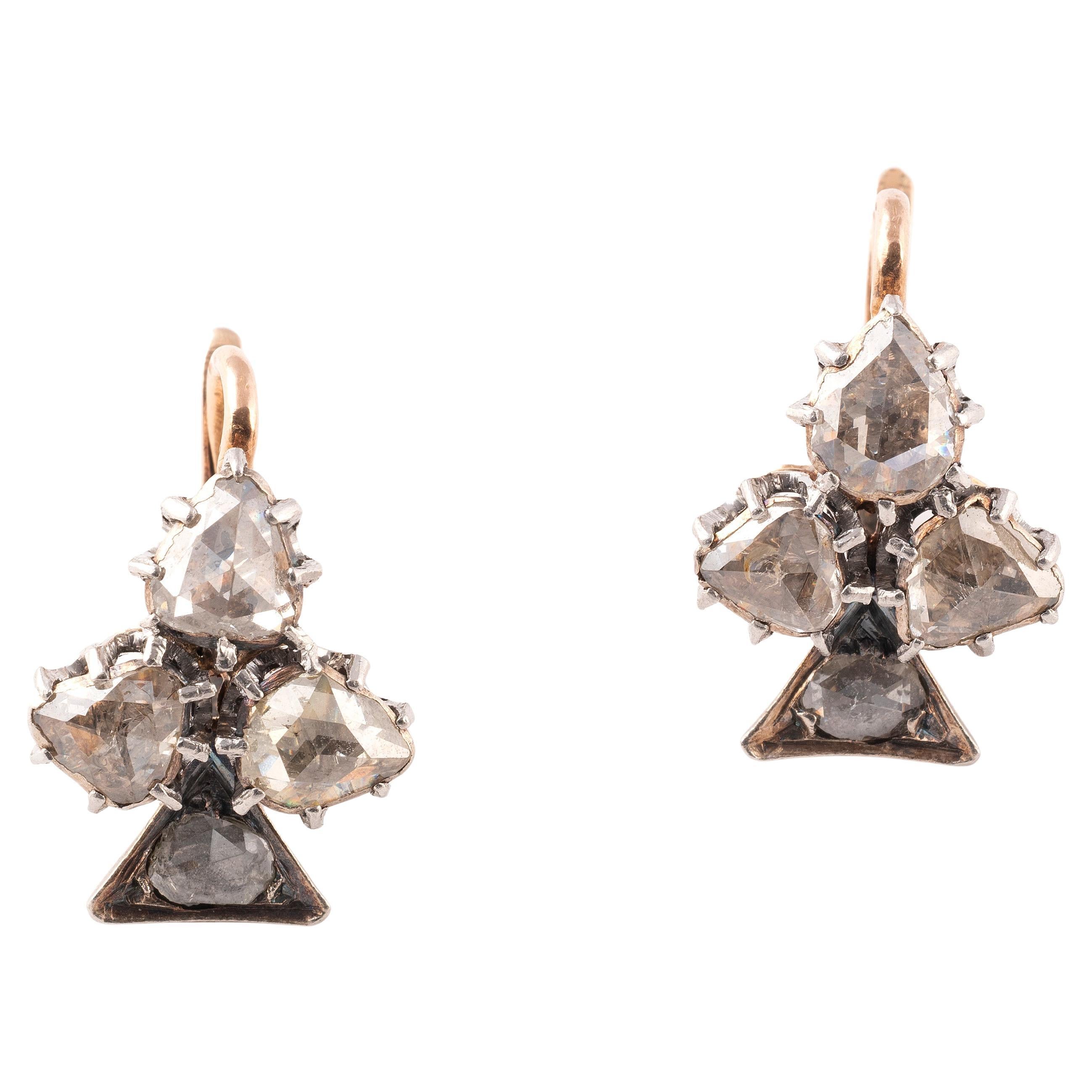 Art nouveau Paire de boucles d'oreilles anciennes en diamant taillé en rose et en trèfle en vente