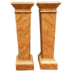 Paire de colonnes anciennes en marbre orange laqué Imitation, 1800, Italie