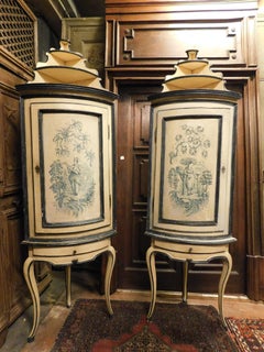 Antique Pair of Corner Cabinets in Lacquered Wood with chinoiserie, 18th Century