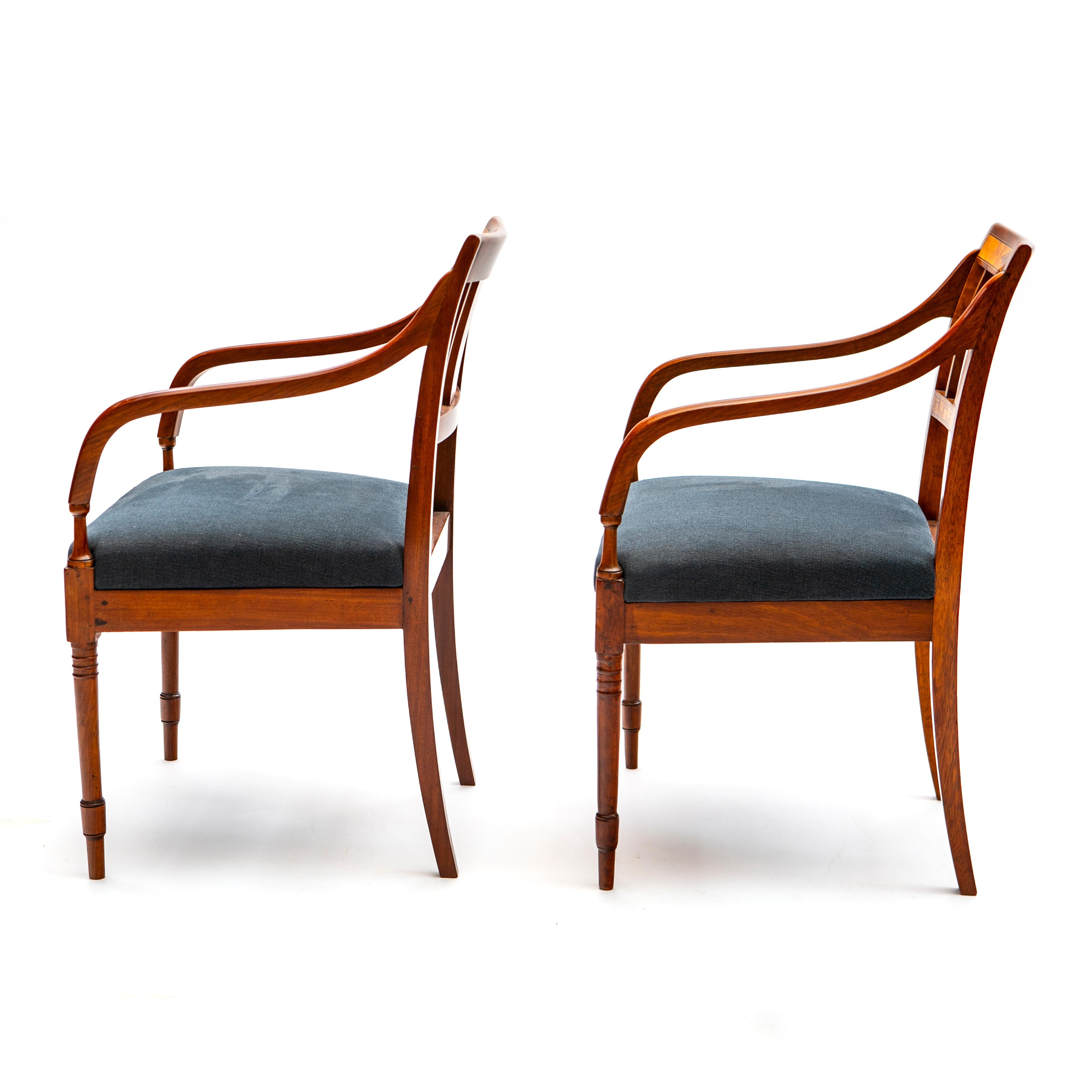 XIXe siècle Paire de fauteuils Empire danois en acajou avec incrustations en vente