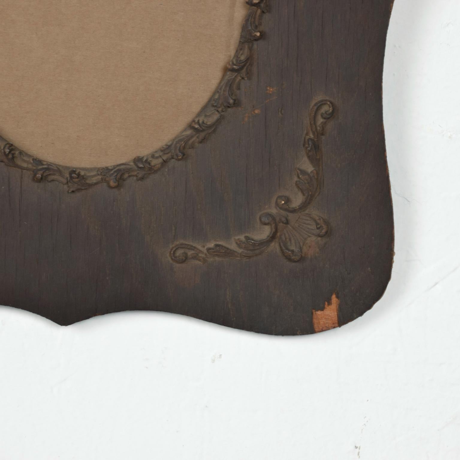 Antique Pair of Decorative Scroll Carved Wood Picture Frames In Fair Condition In Chula Vista, CA