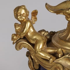 Ein antikes Paar dekorativer Vasen aus königsblauem Porzellan und vergoldet