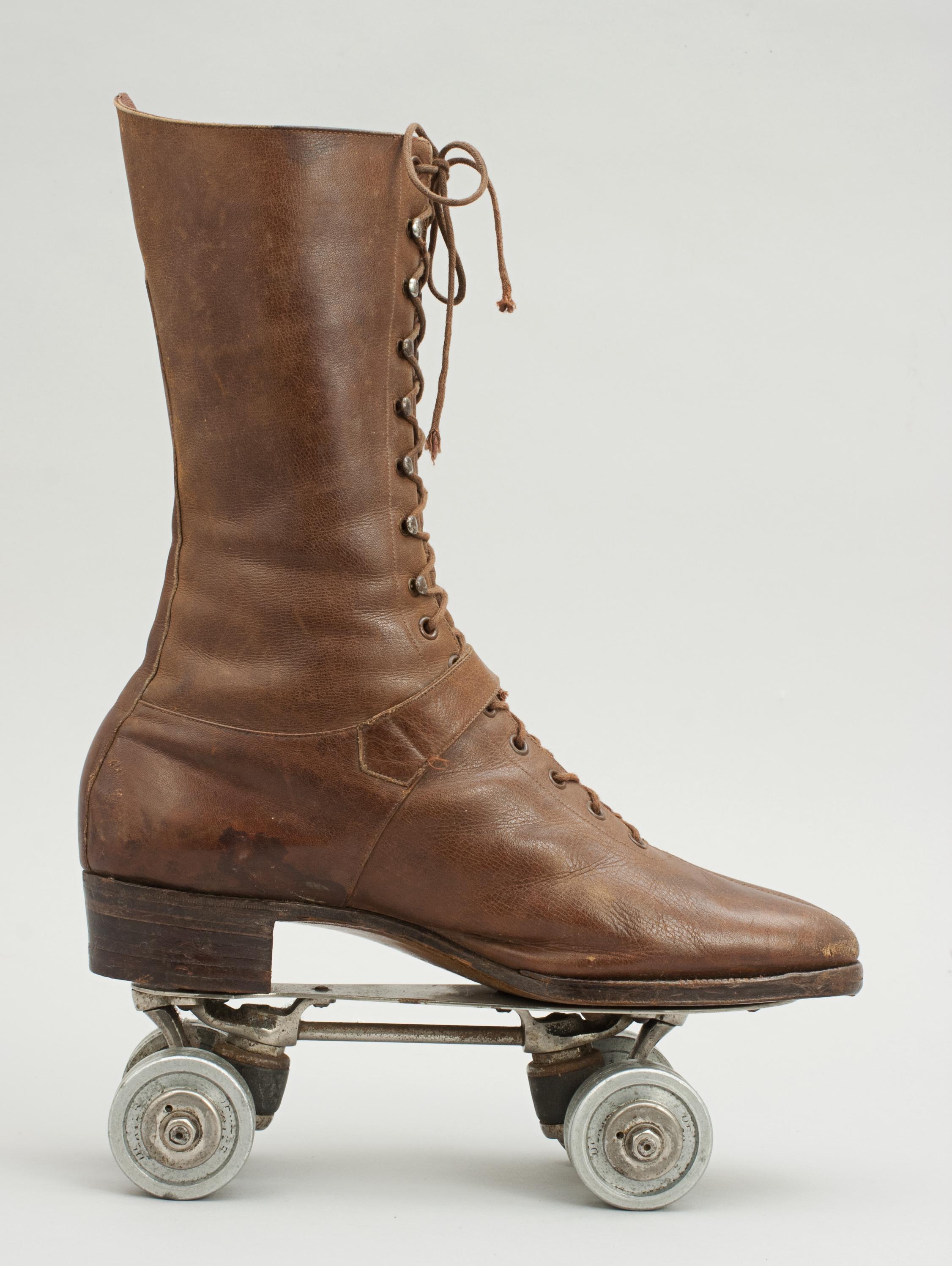 Antique Pair of Dexter, Ladies Roller Skates With Leather Boots In Good Condition In Oxfordshire, GB