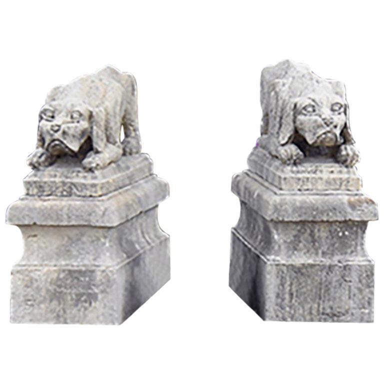 Paire de statues anciennes de chiens de France du 19ème siècle