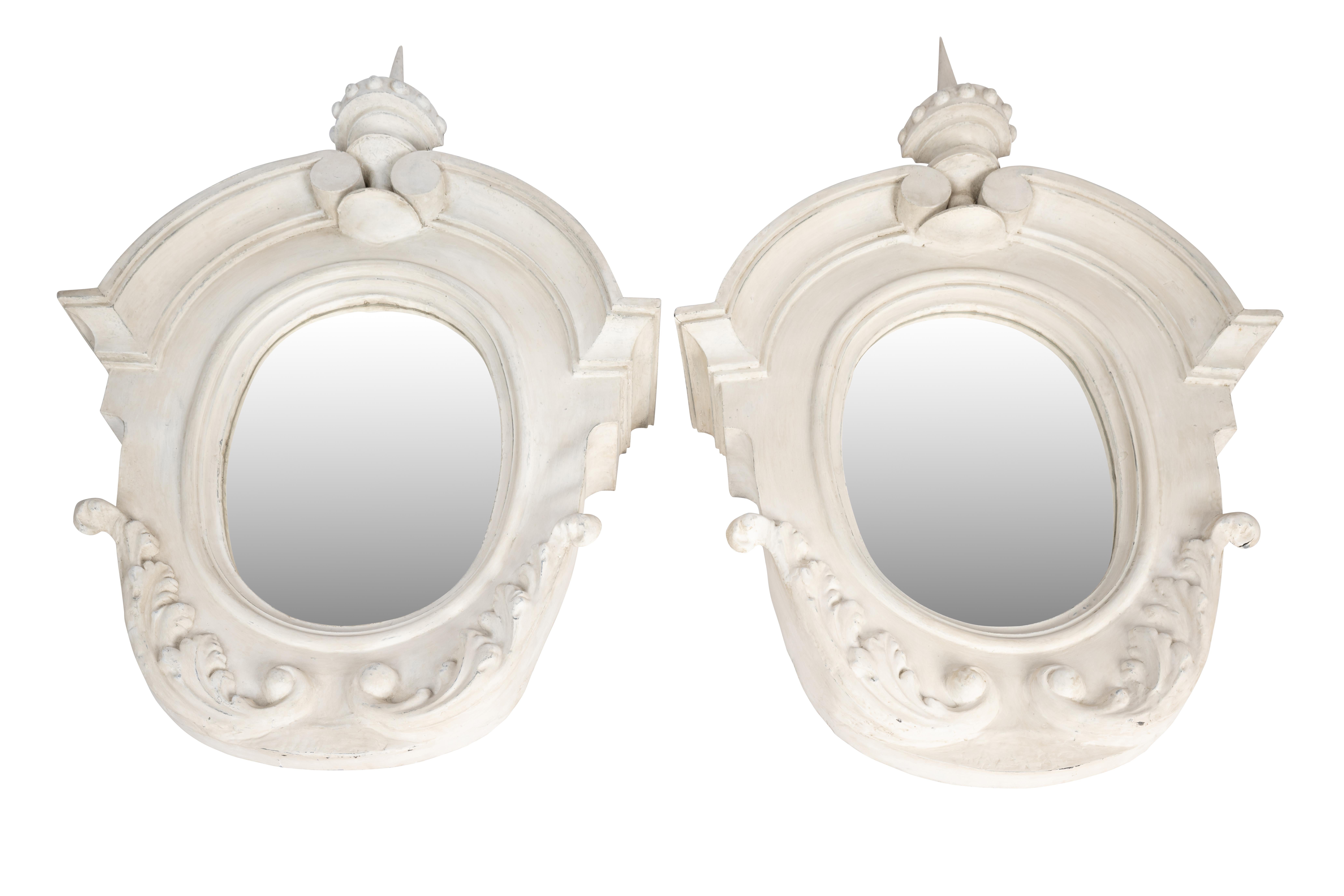 Néerlandais Ancienne paire de miroirs architecturaux néerlandais Oeil de Bœuf en zinc peint en vente