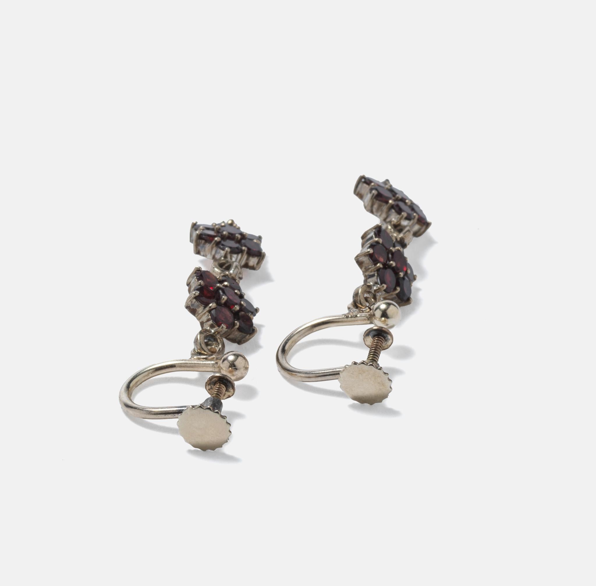 Women's Antique pair of earrings. Silver and garnets. For Sale