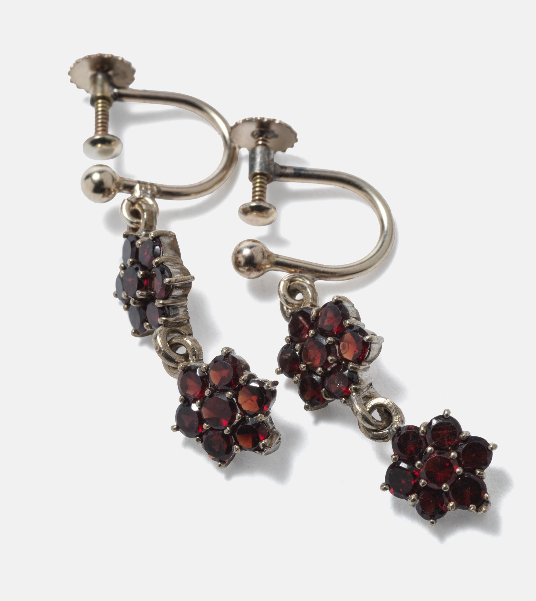 Antique pair of earrings. Silver and garnets. For Sale 1