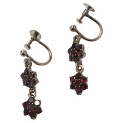 Antique pair of earrings. Silver and garnets.