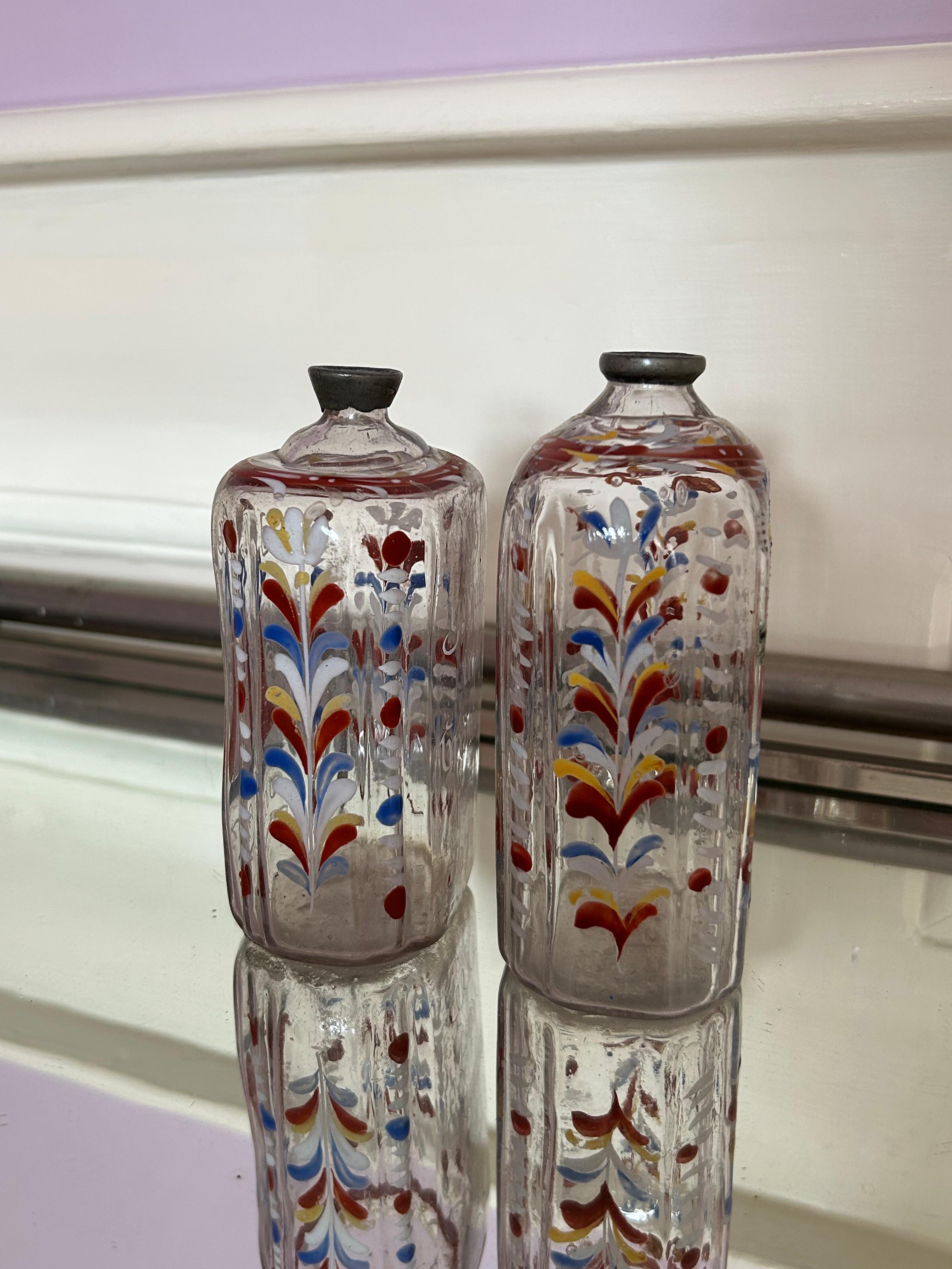Antique Pair of Enameled Decorated Clear Glass Bottles, Germany, 18th Century For Sale 2