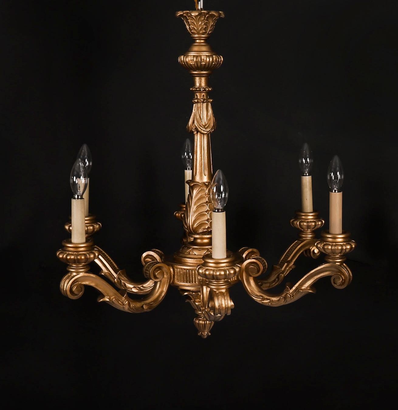 Pareja antigua de candelabros ingleses de seis brazos de madera dorada Siglo XX en Bueno estado para la venta en London, GB