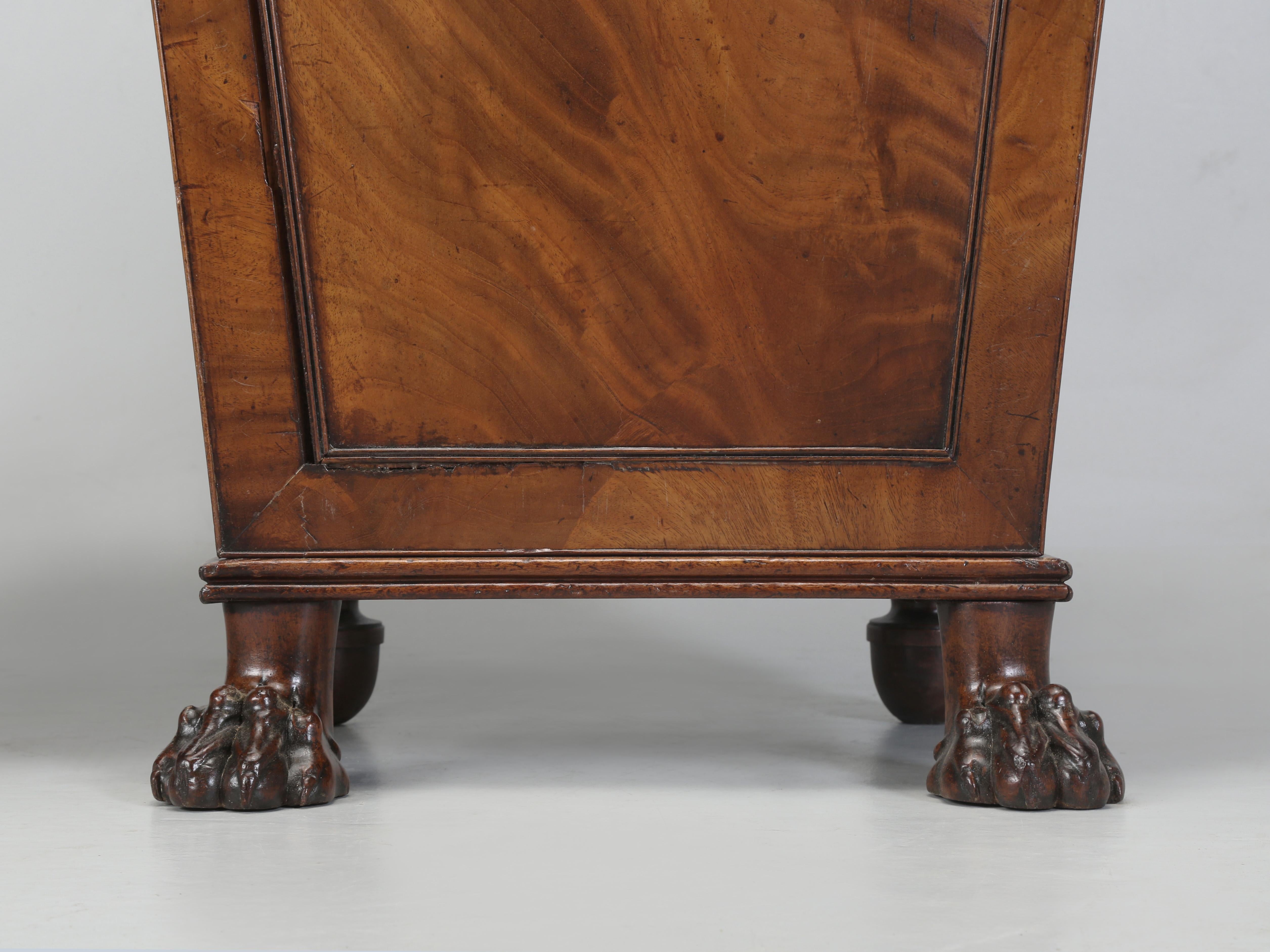 Antique Pair of English Mahogany Cellarettes circa Mid-1800s with Lion Paw Feet For Sale 4
