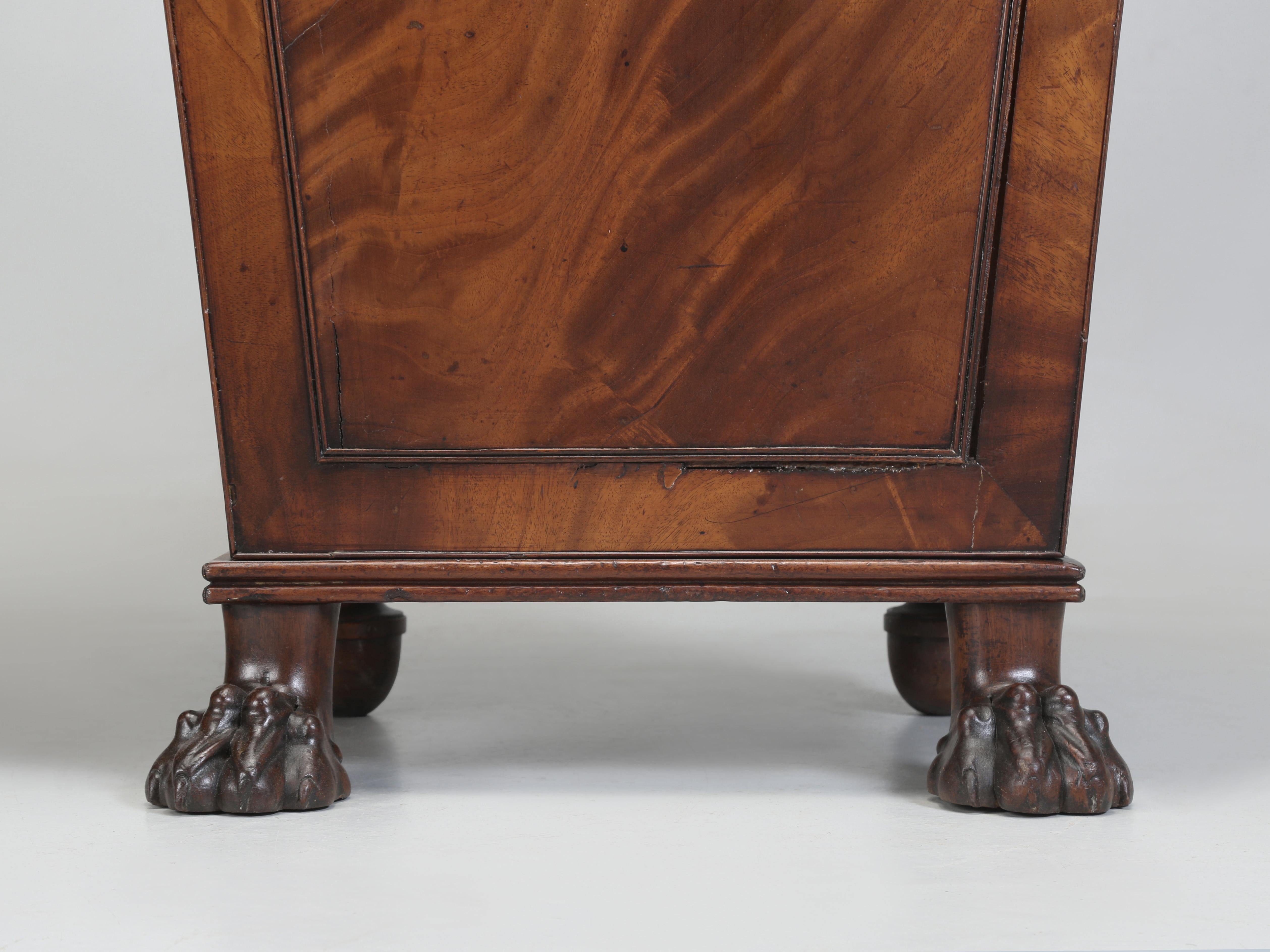 Antique Pair of English Mahogany Cellarettes circa Mid-1800s with Lion Paw Feet For Sale 5