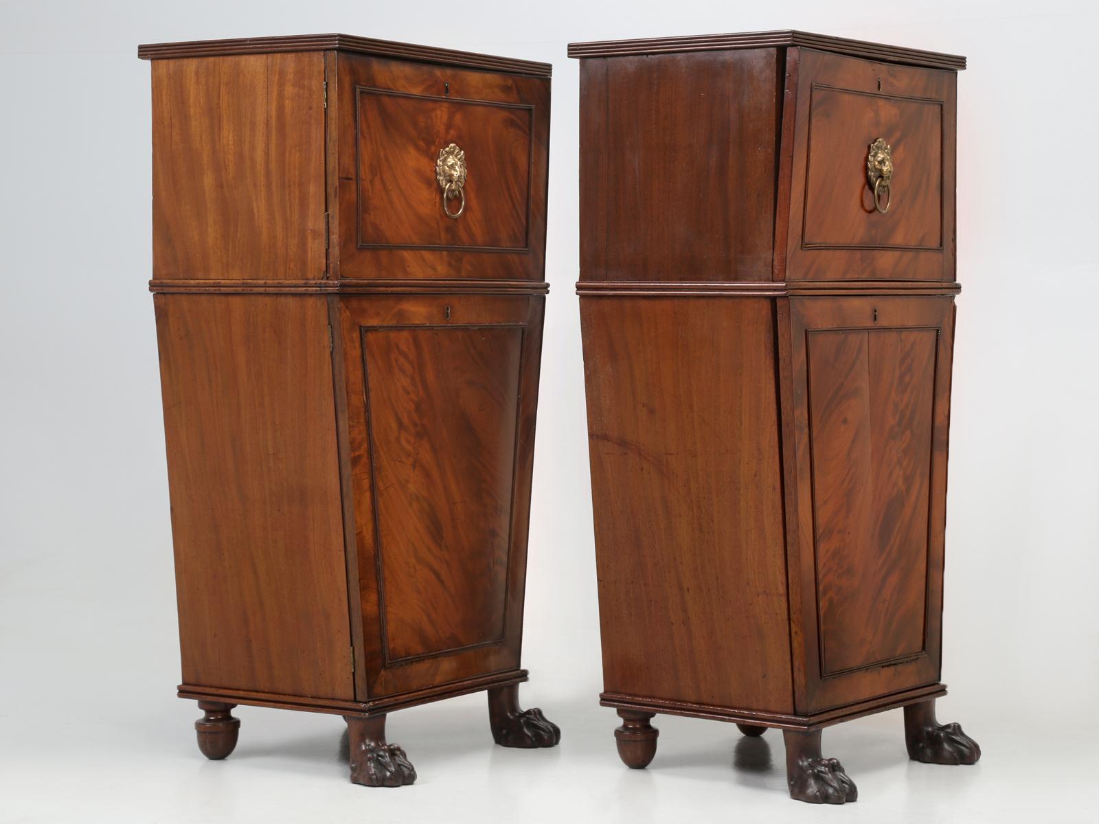 Antiguo par de Cellarettes o Armarios para Licores importados de Inglaterra, que generalmente eran cofres de madera hechos a medida y destinados a transportar o almacenar un pequeño número de bebidas alcohólicas. De maderas más finas, como la caoba
