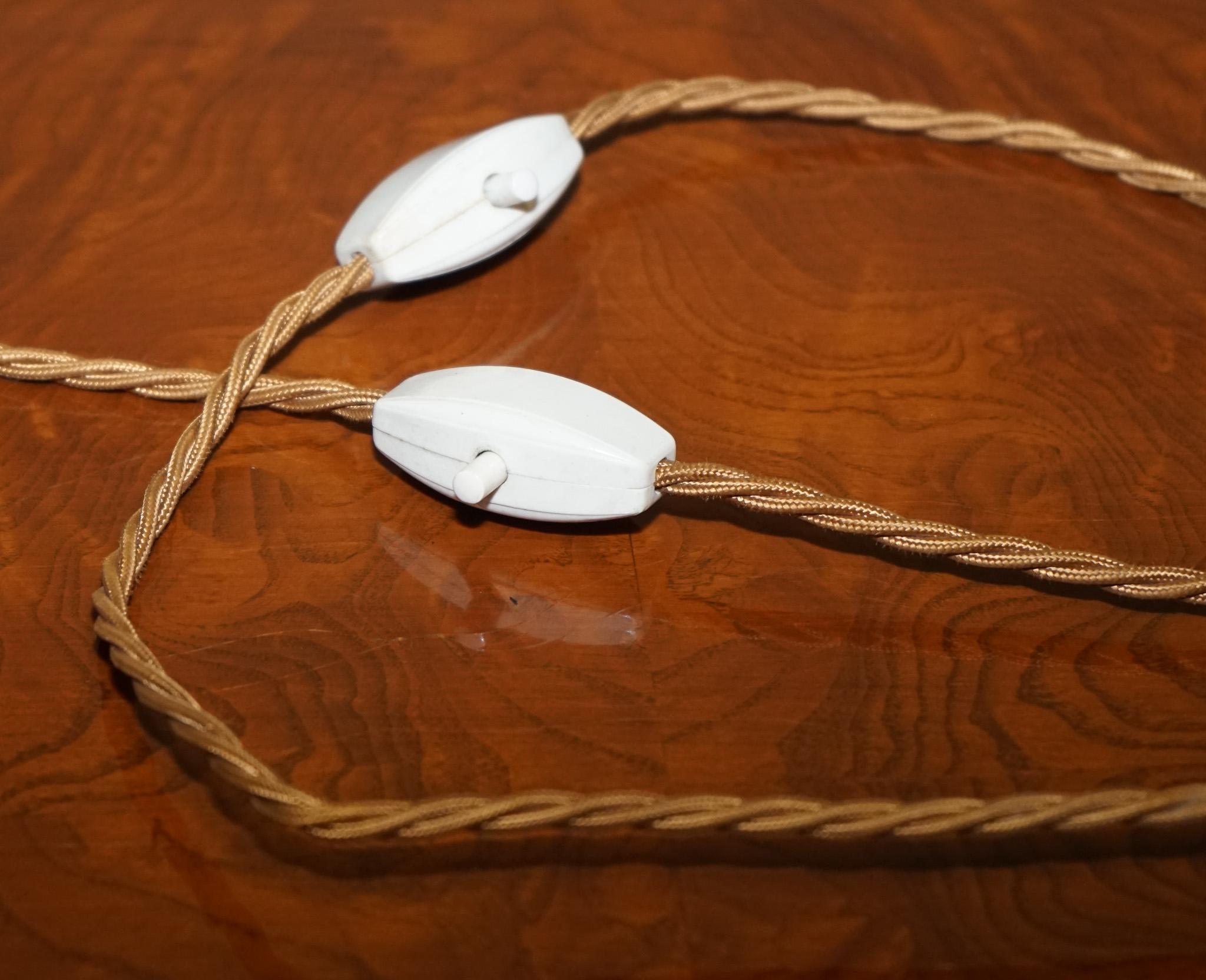 PAIRE ANTIQUE DE BOUGIES DE TABLE EN ORGE OUVERT ANGLAIS CONVERTS EN LAMPES DE TABLE en vente 3