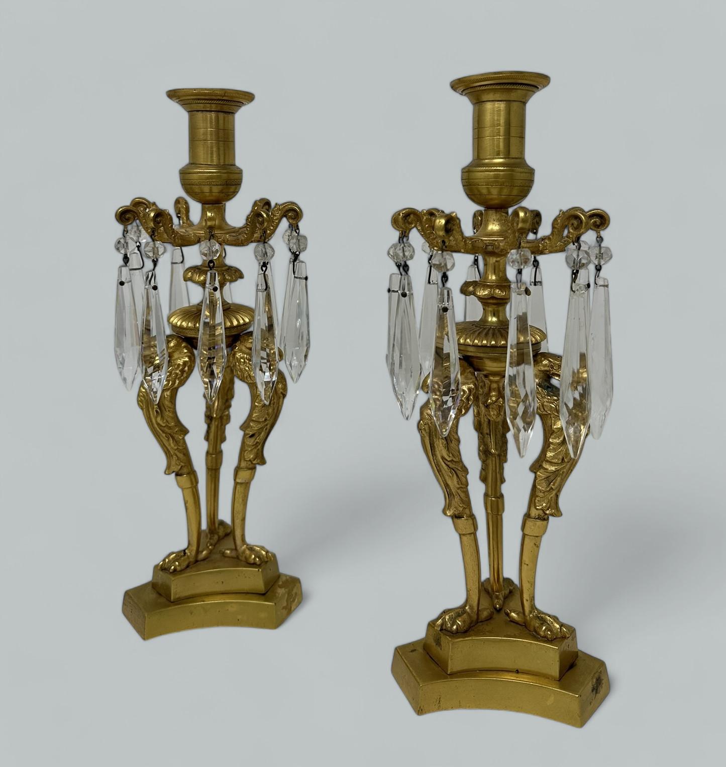 Inglese Antica coppia di candelieri inglesi Regency Ormolu Bronze Lusters Candelabro in vendita