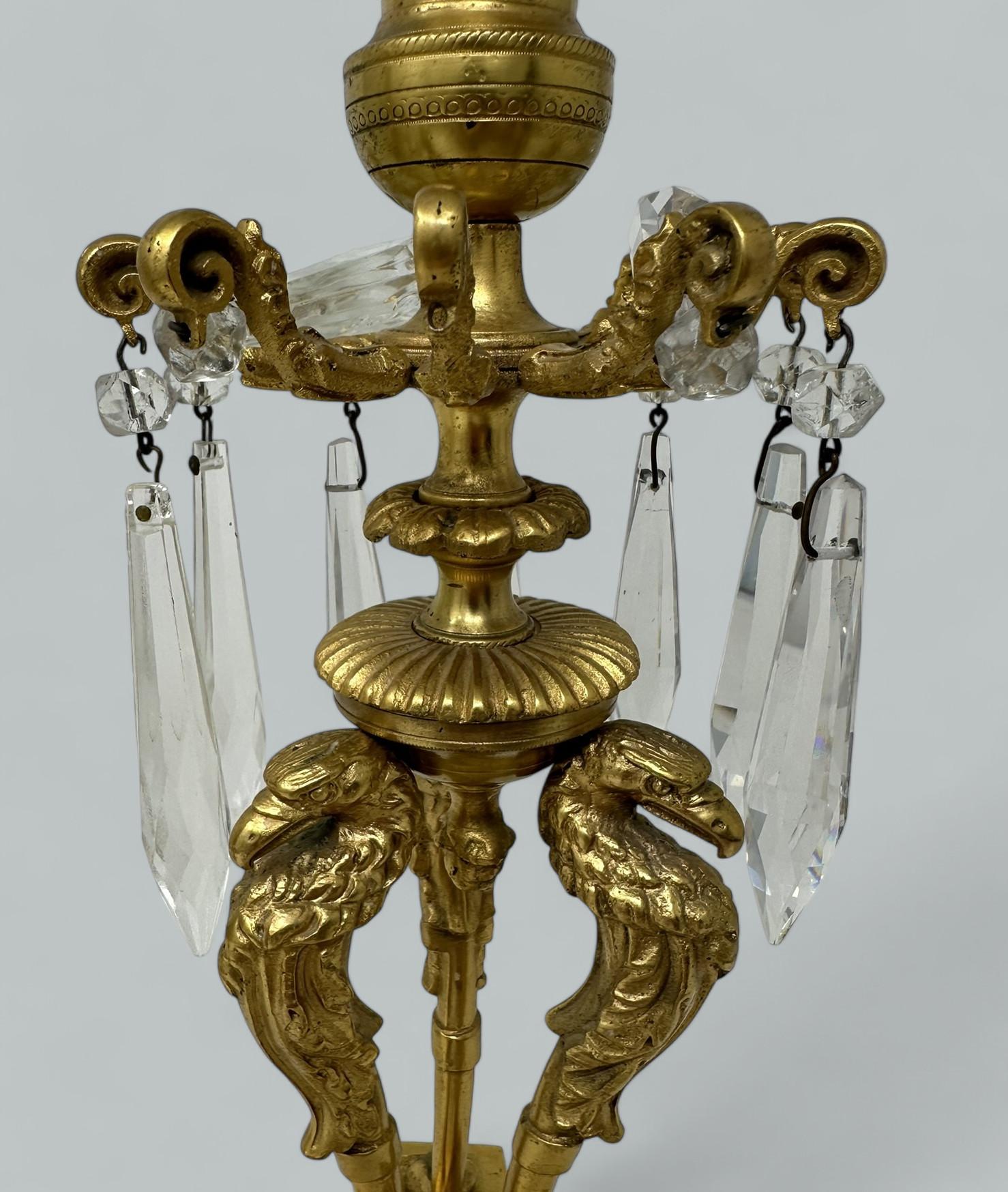 Antica coppia di candelieri inglesi Regency Ormolu Bronze Lusters Candelabro in vendita 1