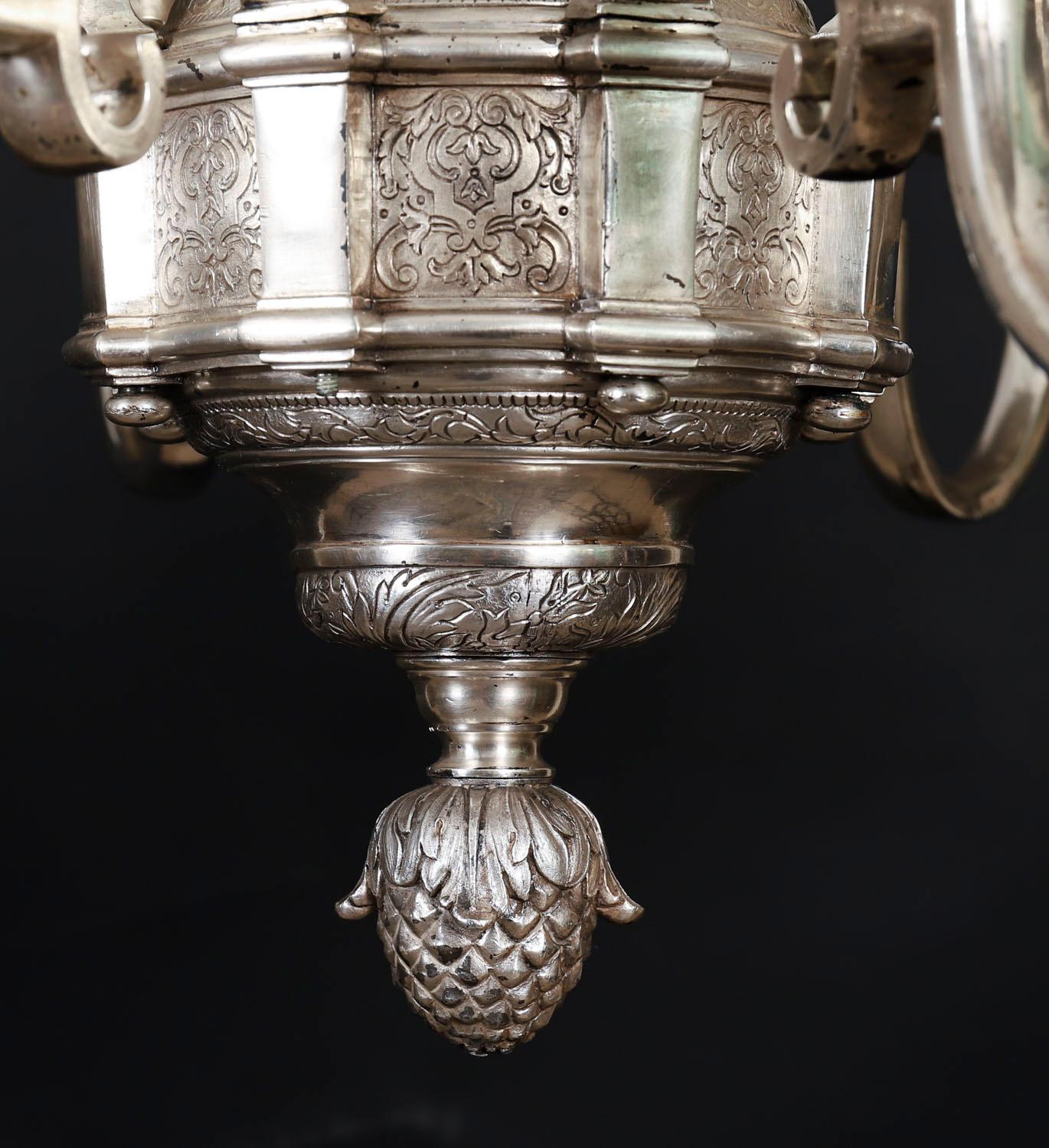 Ancienne paire de lustres anglais en métal argenté 20ème siècle en vente 3