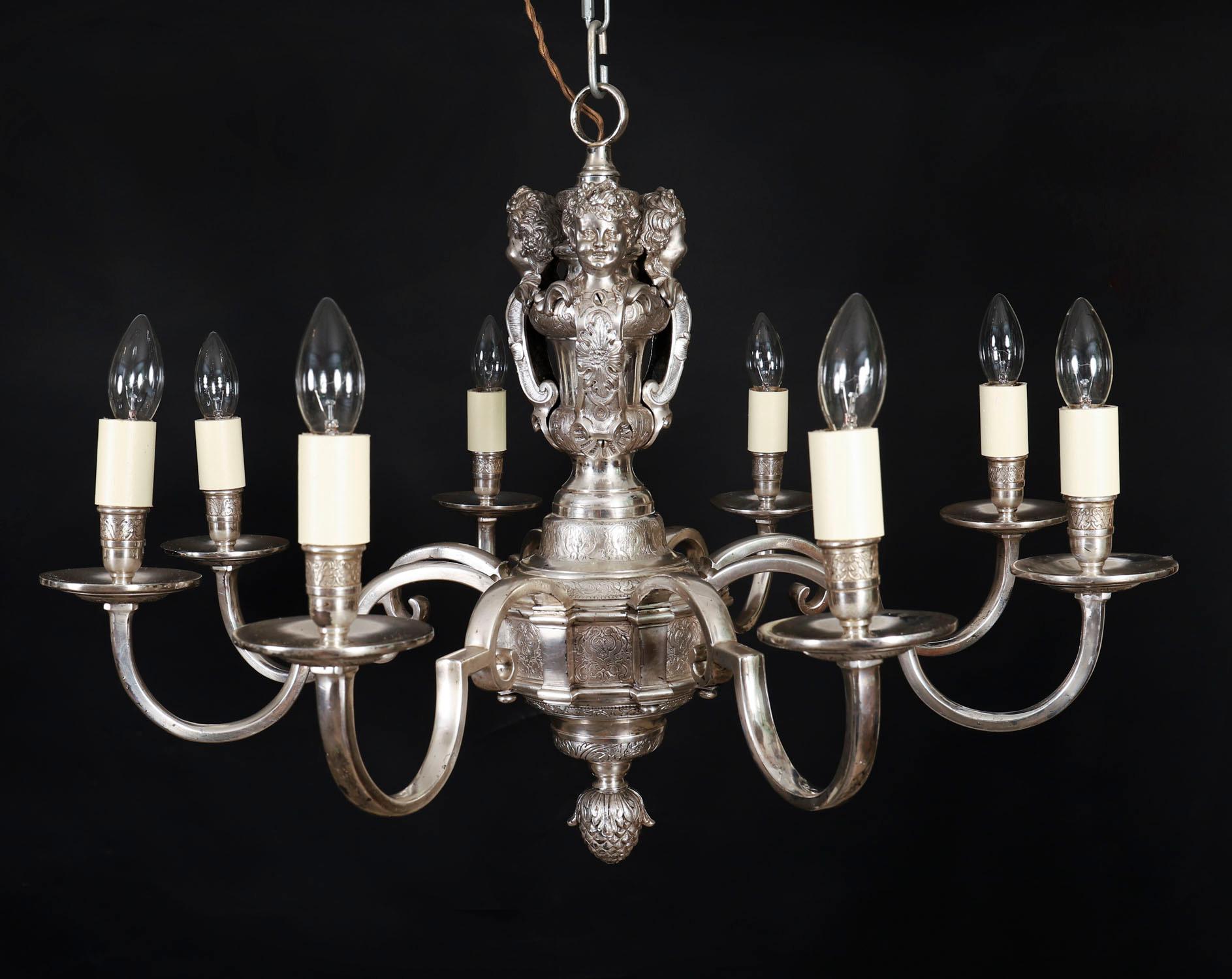 Ancienne paire de lustres anglais en métal argenté 20ème siècle en vente 4