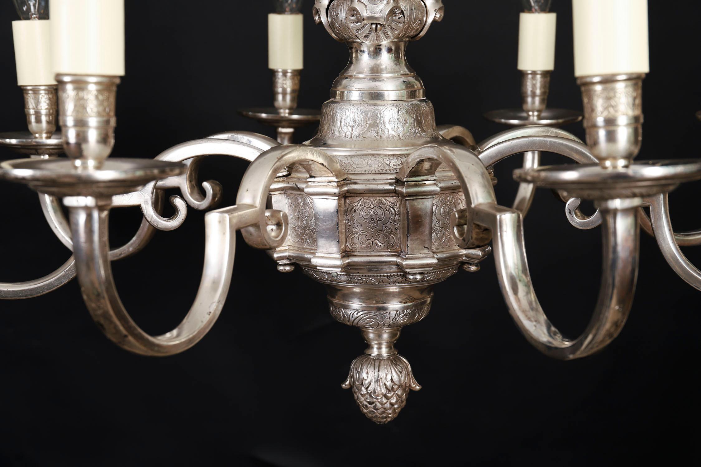 Ancienne paire de lustres anglais en métal argenté 20ème siècle en vente 5