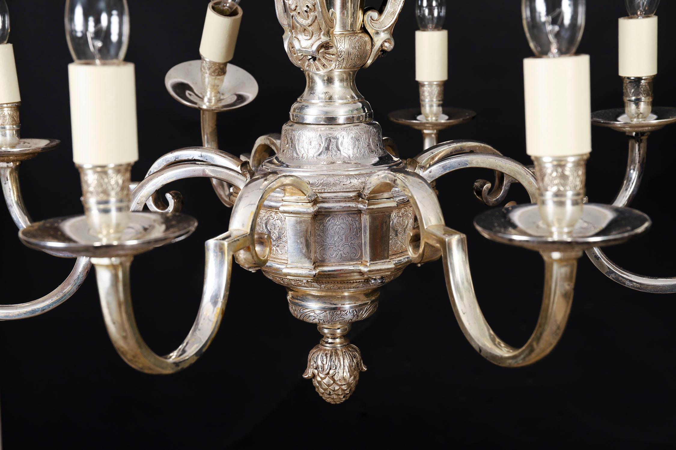 Ancienne paire de lustres anglais en métal argenté 20ème siècle en vente 10