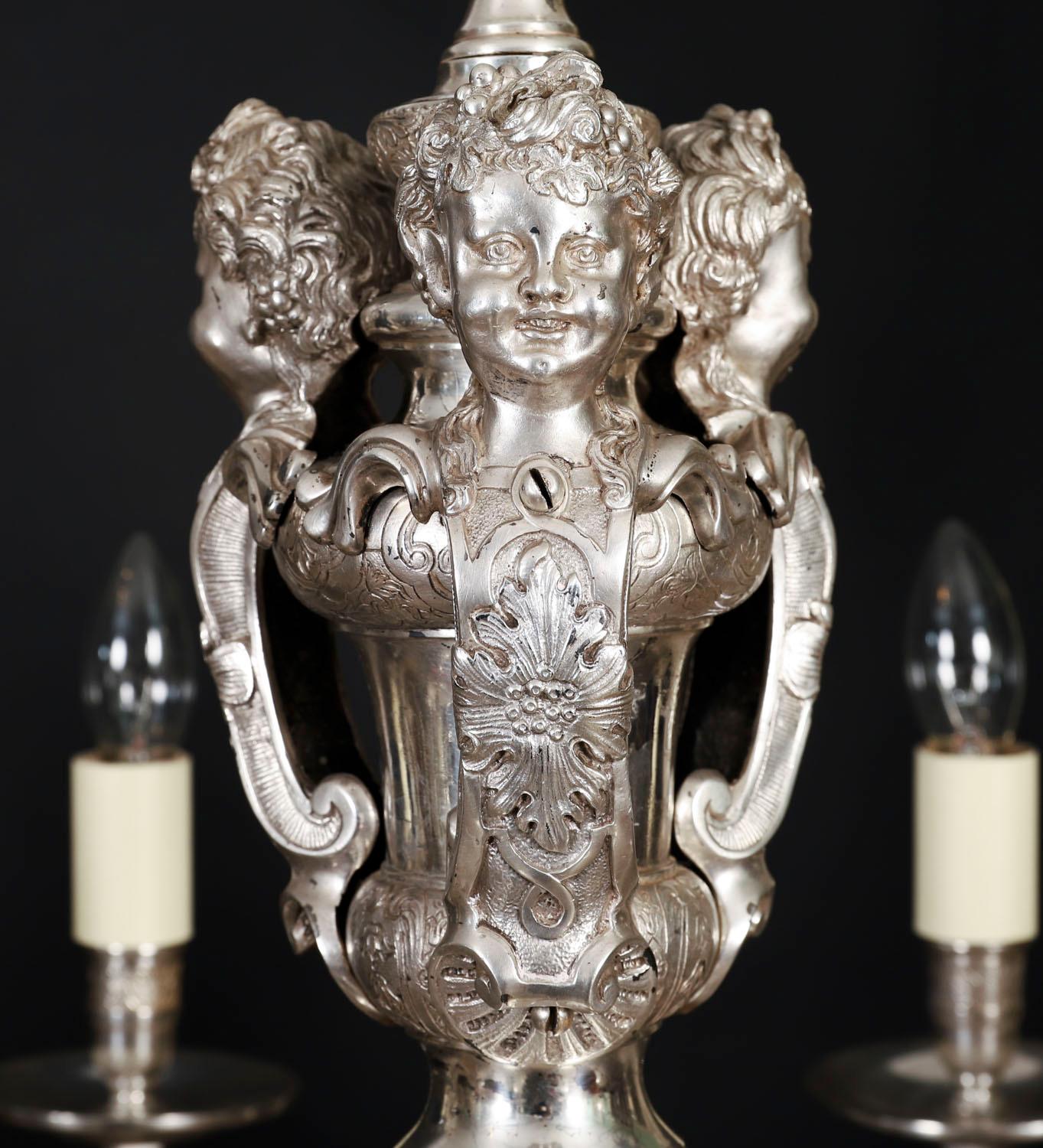Ancienne paire de lustres anglais en métal argenté 20ème siècle Bon état - En vente à London, GB