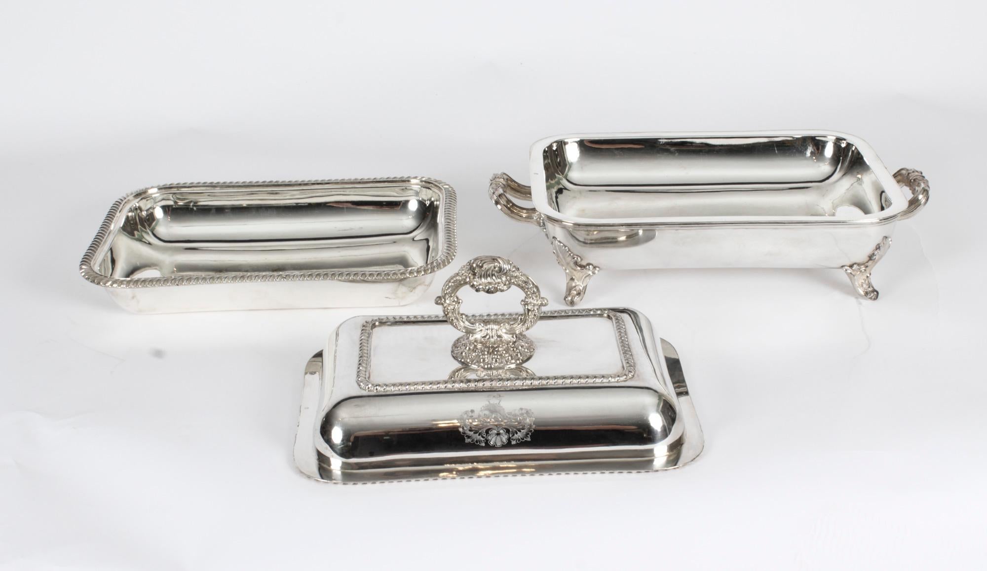Antique Pair of English Silver Plated Entrée Dishes, Mid-19th Century 9