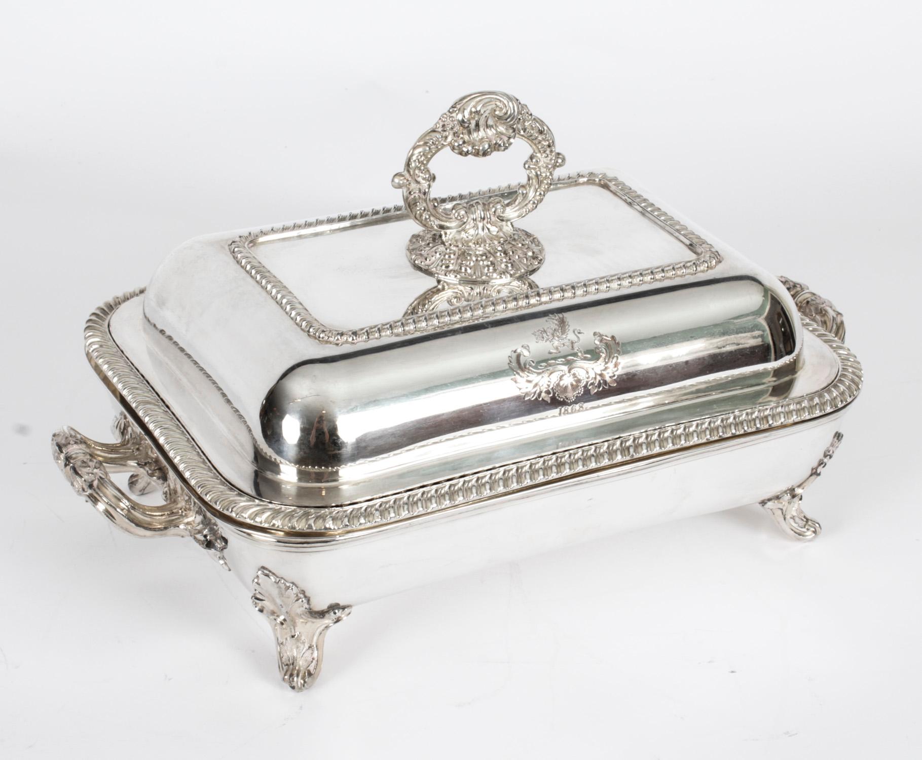 Antique Pair of English Silver Plated Entrée Dishes, Mid-19th Century 14