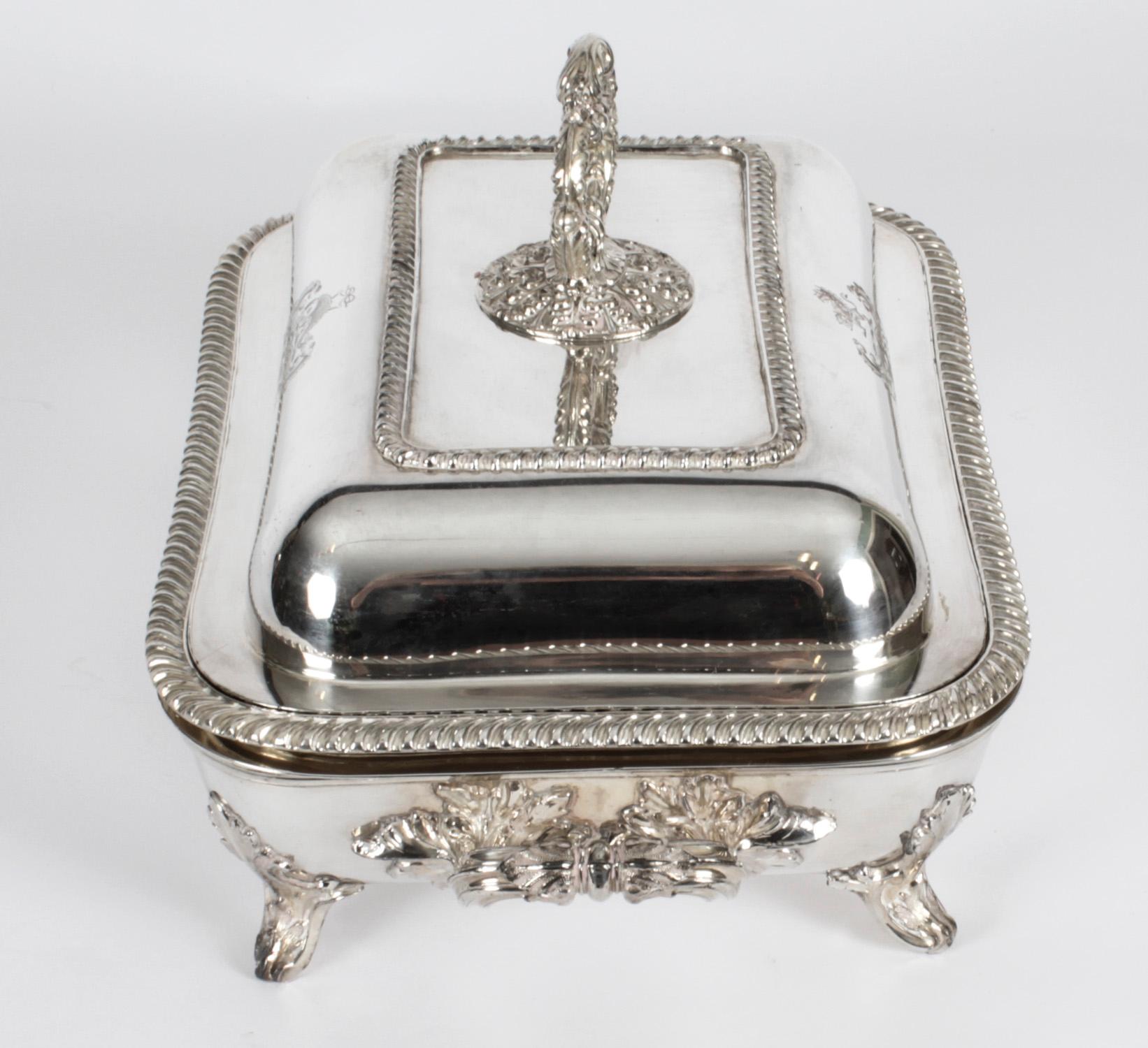 Antique Pair of English Silver Plated Entrée Dishes, Mid-19th Century 3