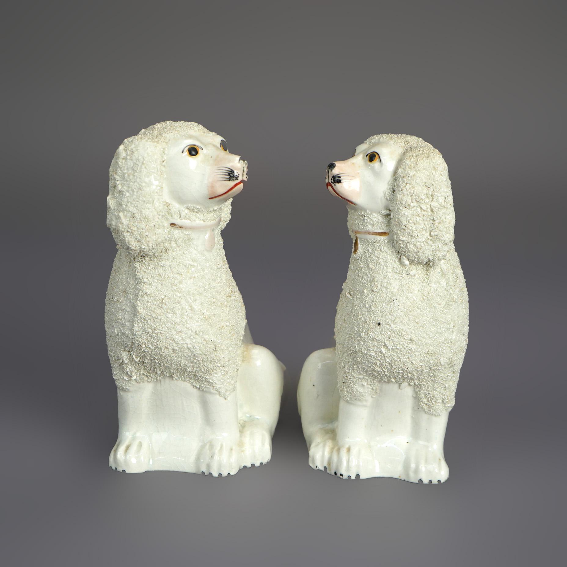 XIXe siècle Ancienne paire de chiens anglais en porcelaine du Staffordshire, vers 1870 en vente