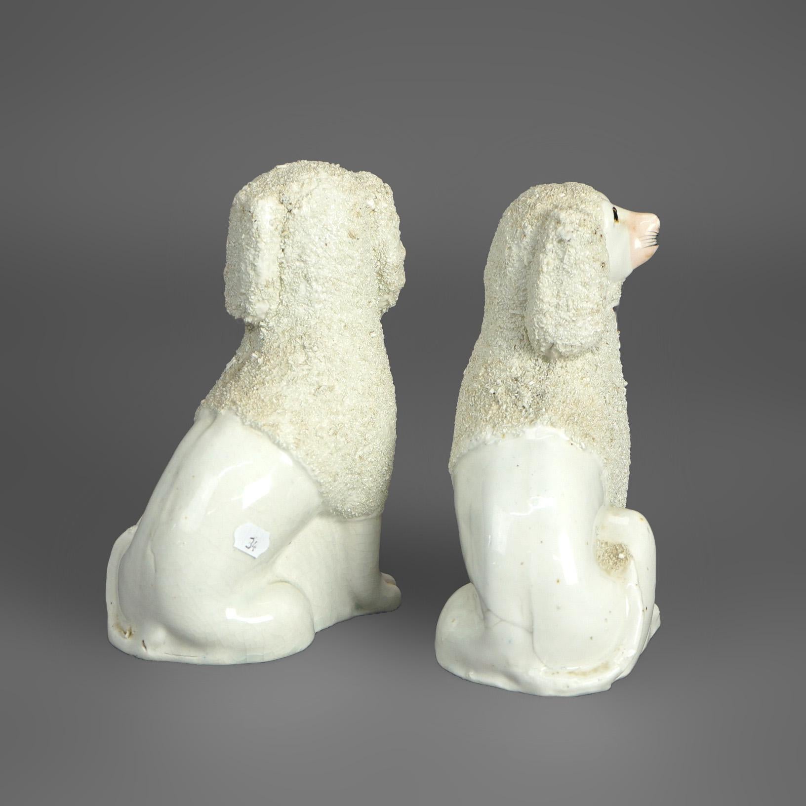 Ancienne paire de chiens anglais en porcelaine du Staffordshire, vers 1870 en vente 1