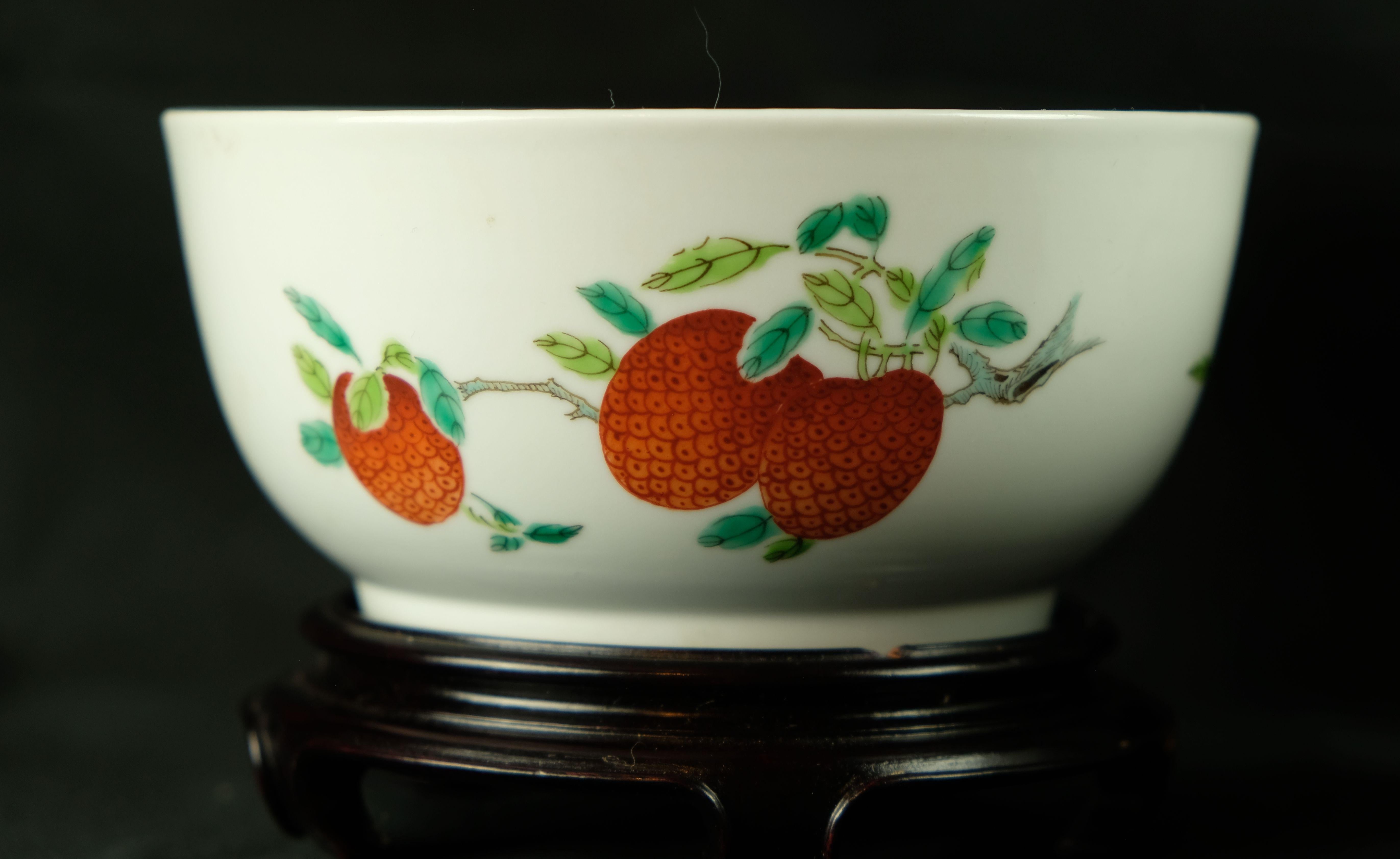 Chinese Antique Pair of Famille Rose Sanduo Bowls, 19th Century For Sale