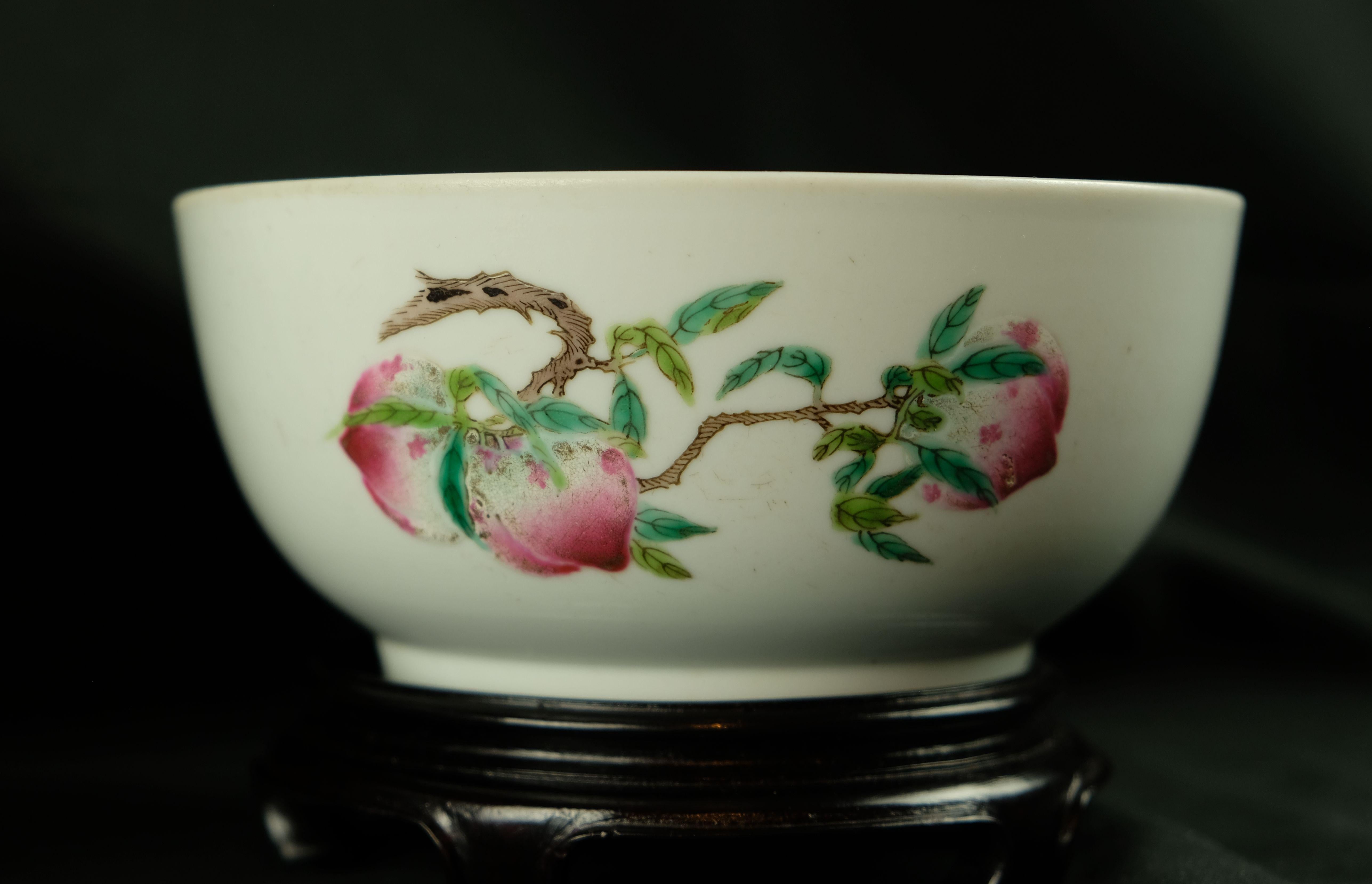Porcelain Antique Pair of Famille Rose Sanduo Bowls, 19th Century For Sale