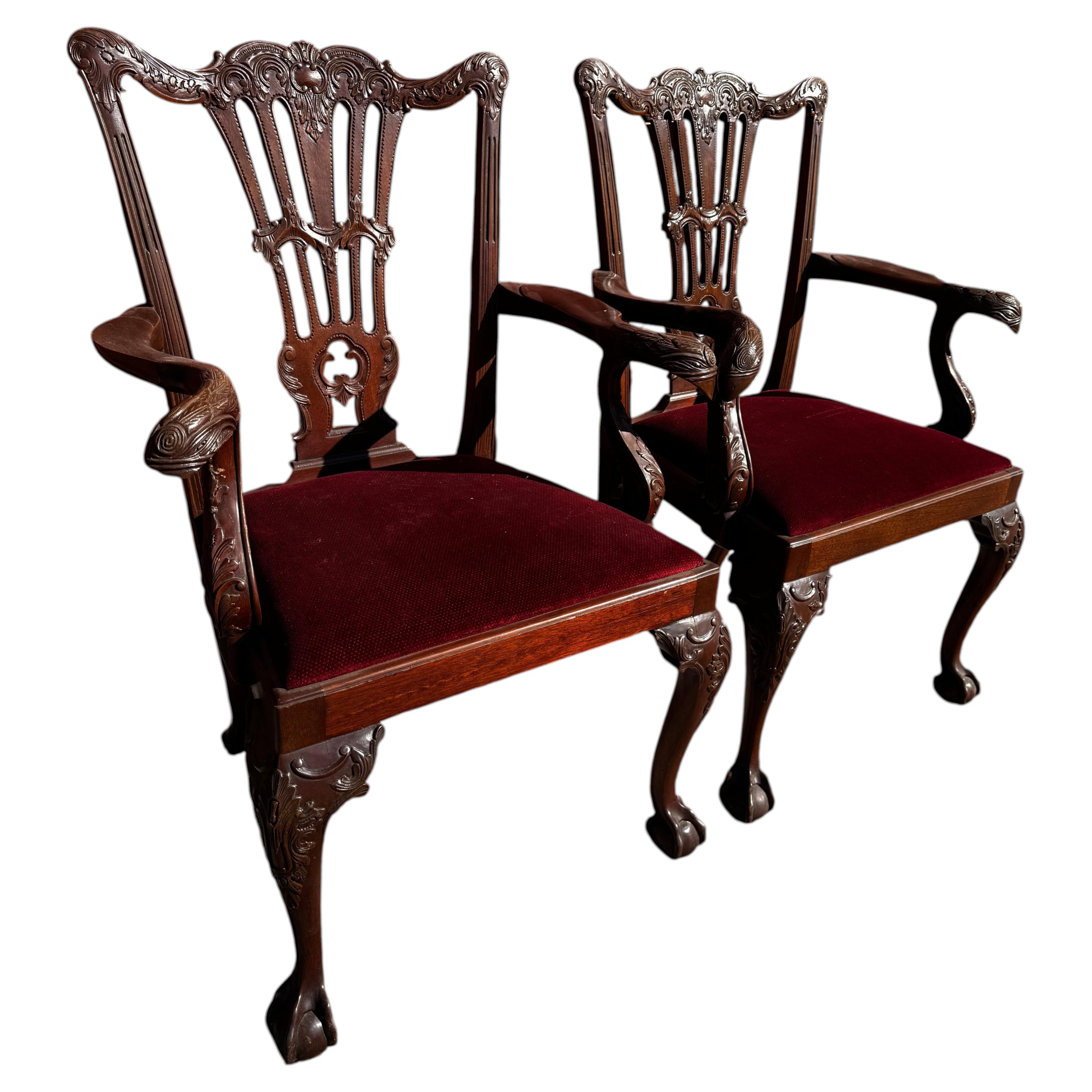 Antikes Paar fein geschnitzter Chippendale-Sessel aus Mahagoni im Angebot