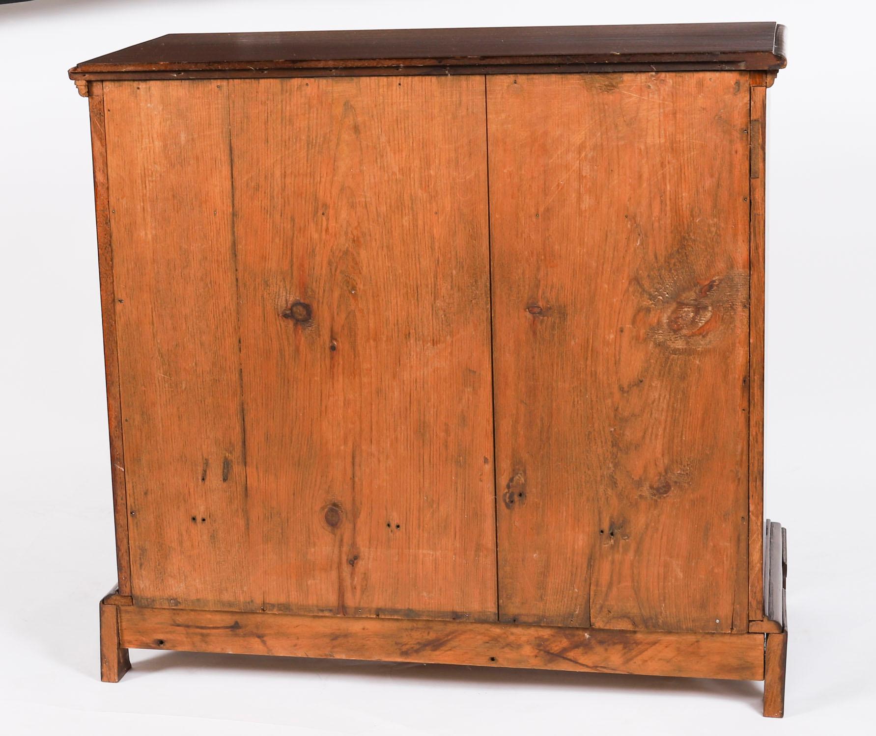 Antique Pair of Flame Mahogany Bedside Chests Cabinets Mid 20th Century For Sale 11