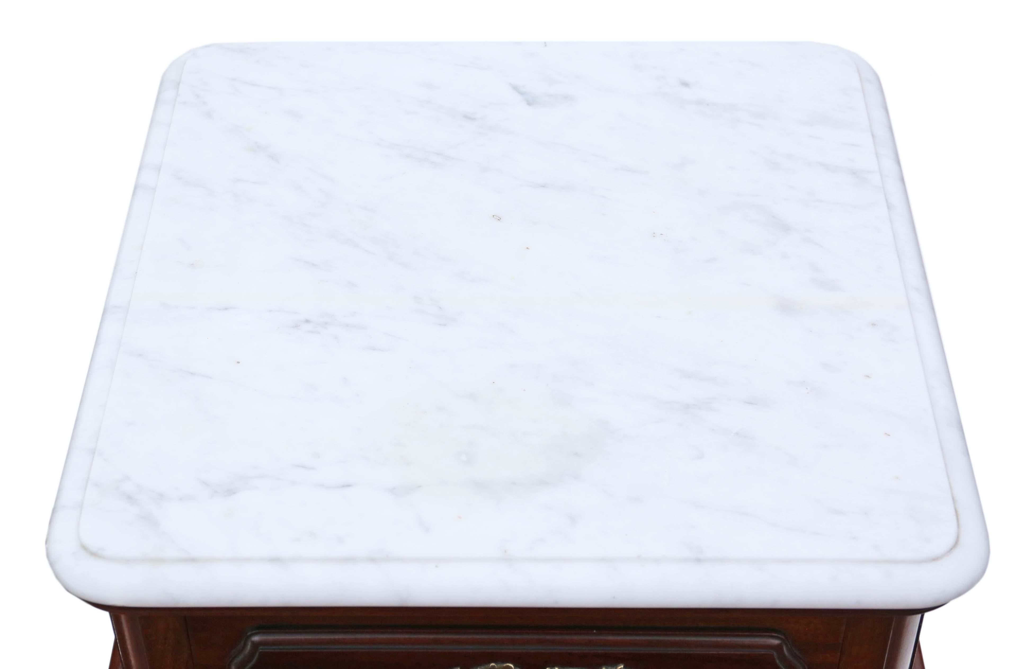 Début du 20ème siècle Ancienne paire de tables de chevet françaises, armoires et plateaux en marbre en vente