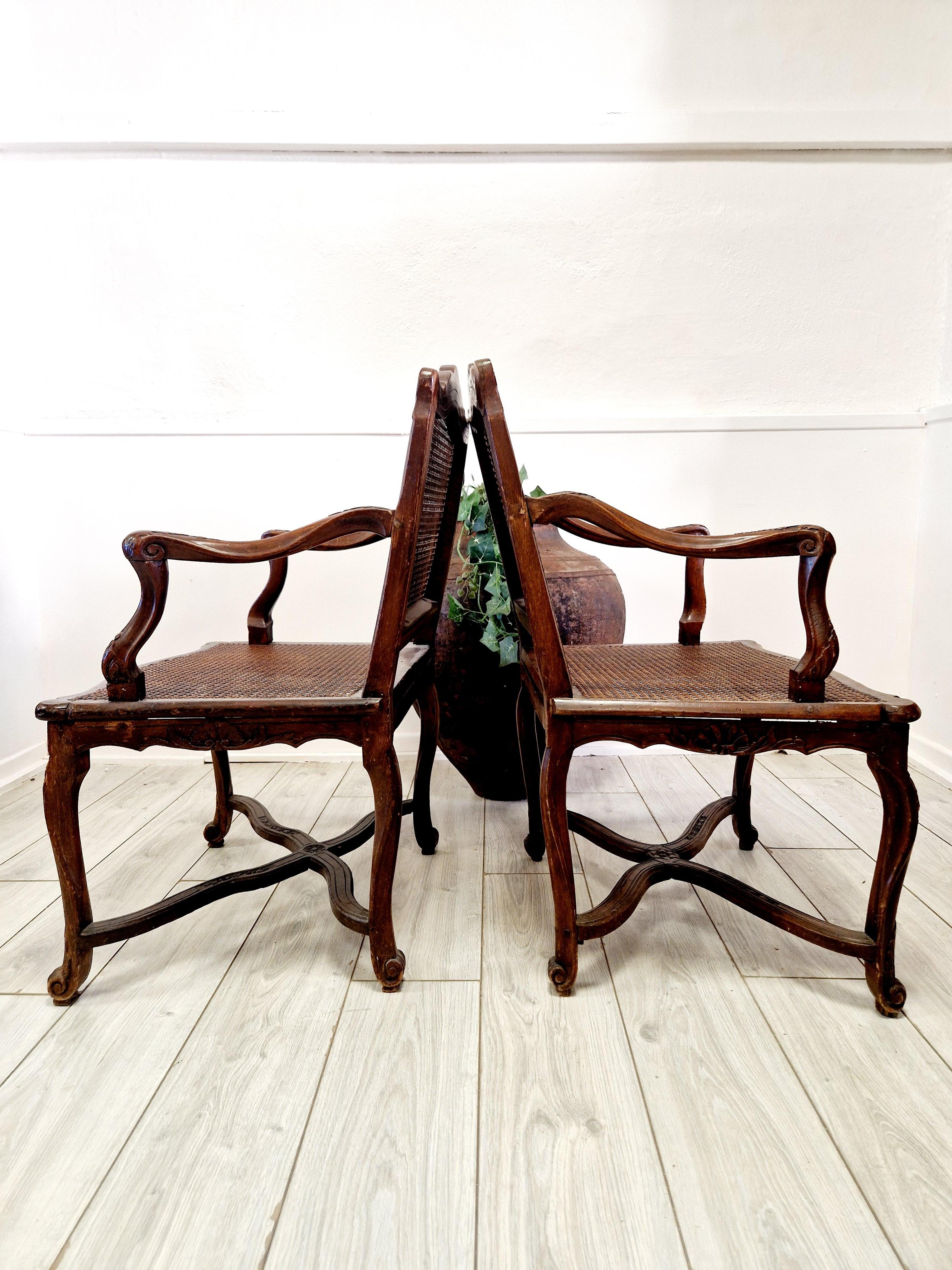 Sculpté Antique Paire de Fauteuils Canne Français Période Régence en vente